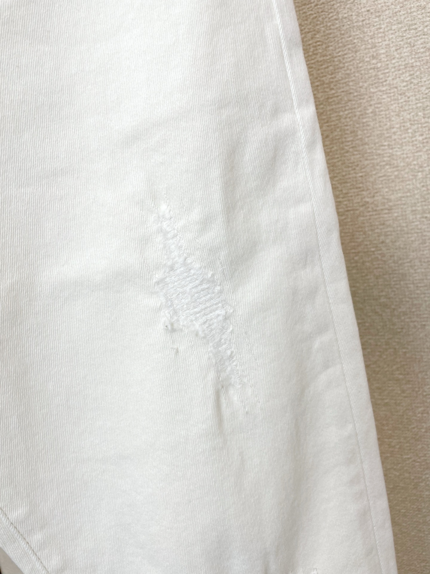 。KITON💥独家专供新款休闲牛仔裤👖高端版本 专柜定制面料 透气舒适度高，细节无可挑剔，品牌元素设计理