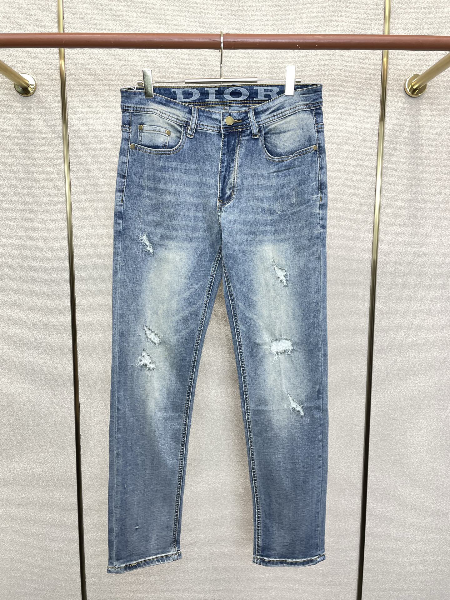 。Dior迪奥💥独家专供新款休闲牛仔裤👖高端版本 专柜定制面料 透气舒适度高，细节无可挑剔，品牌元素设计