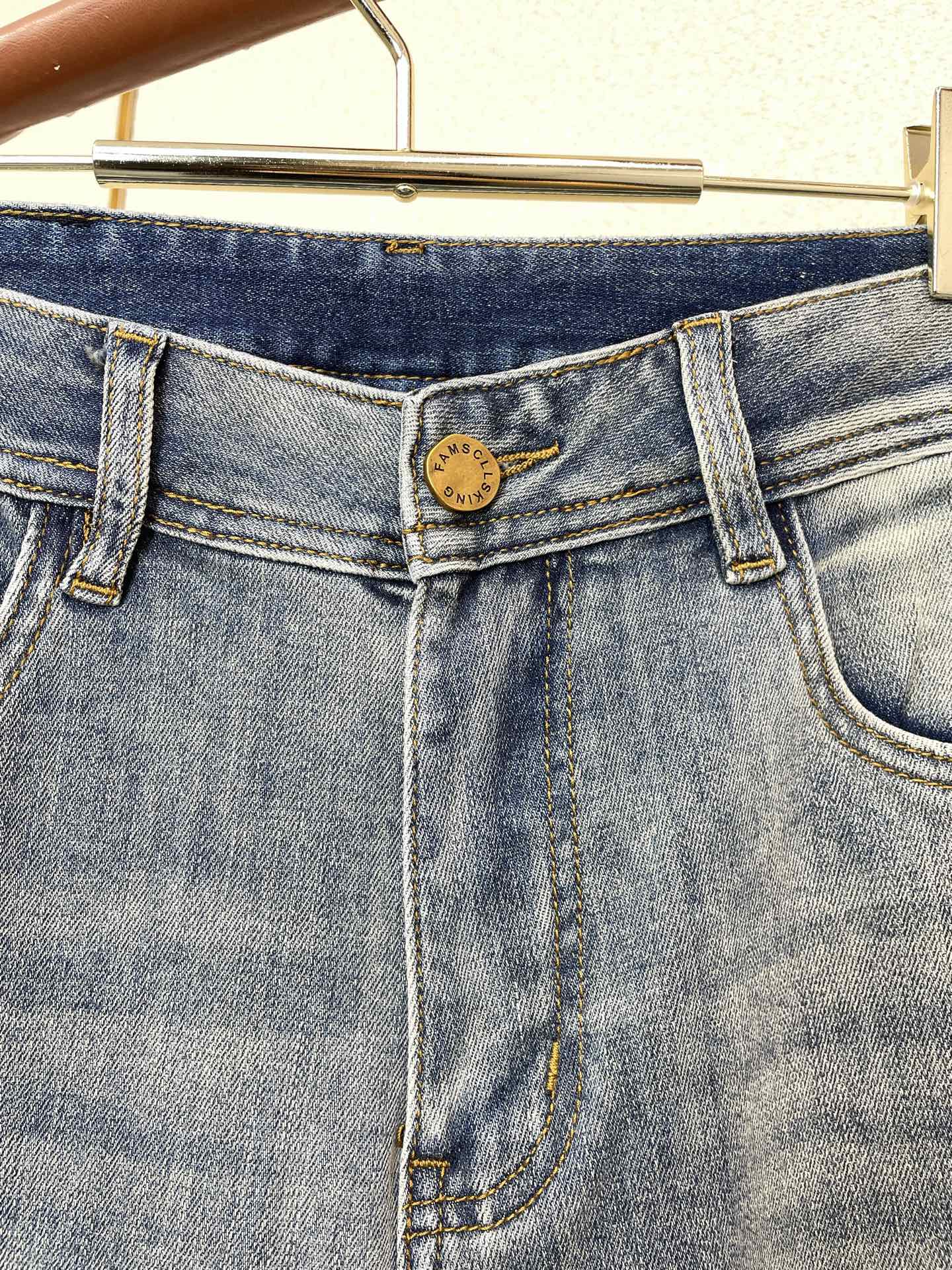 。VERSACE范思哲💥独家专供新款休闲牛仔裤👖高端版本 专柜定制面料 透气舒适度高，细节无可挑剔，品牌