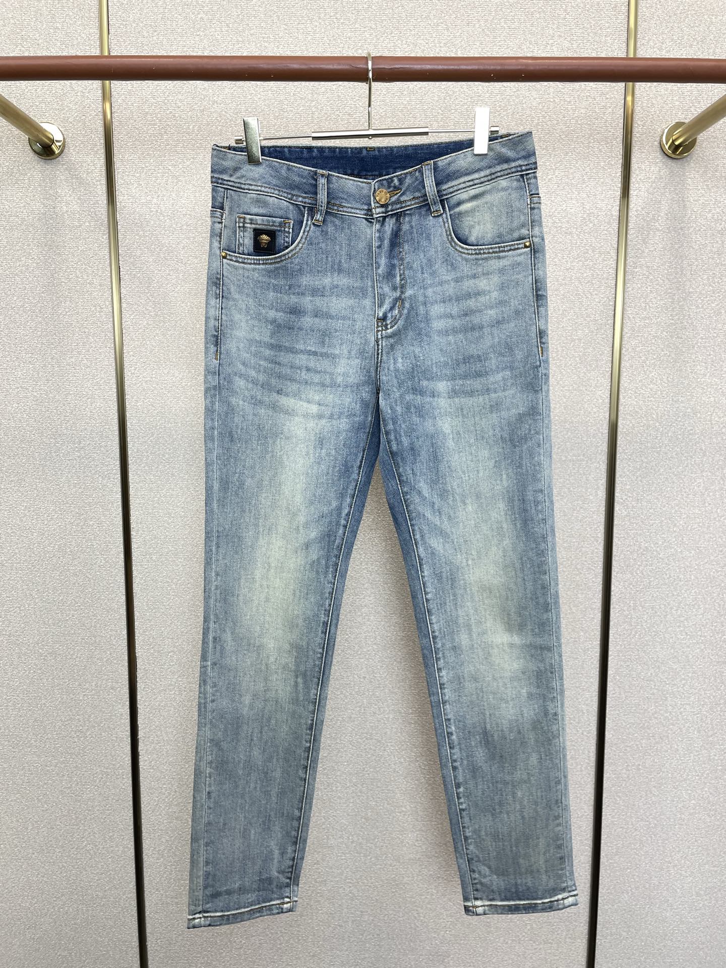 。VERSACE范思哲💥独家专供新款休闲牛仔裤👖高端版本 专柜定制面料 透气舒适度高，细节无可挑剔，品牌