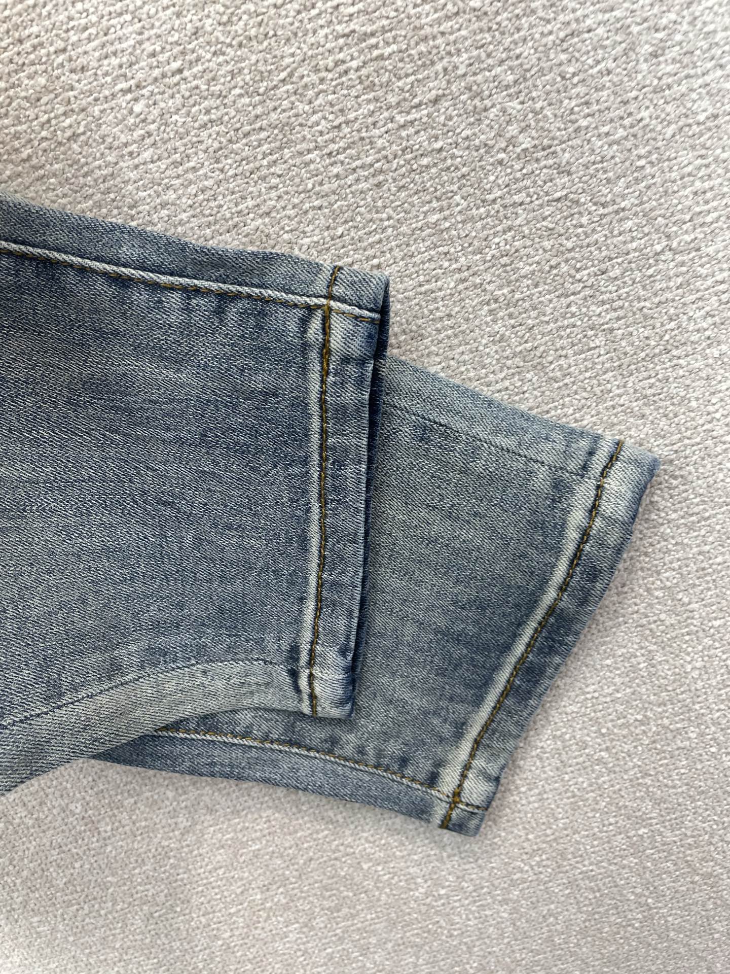 。VERSACE范思哲💥独家专供新款休闲牛仔裤👖高端版本 专柜定制面料 透气舒适度高，细节无可挑剔，品牌