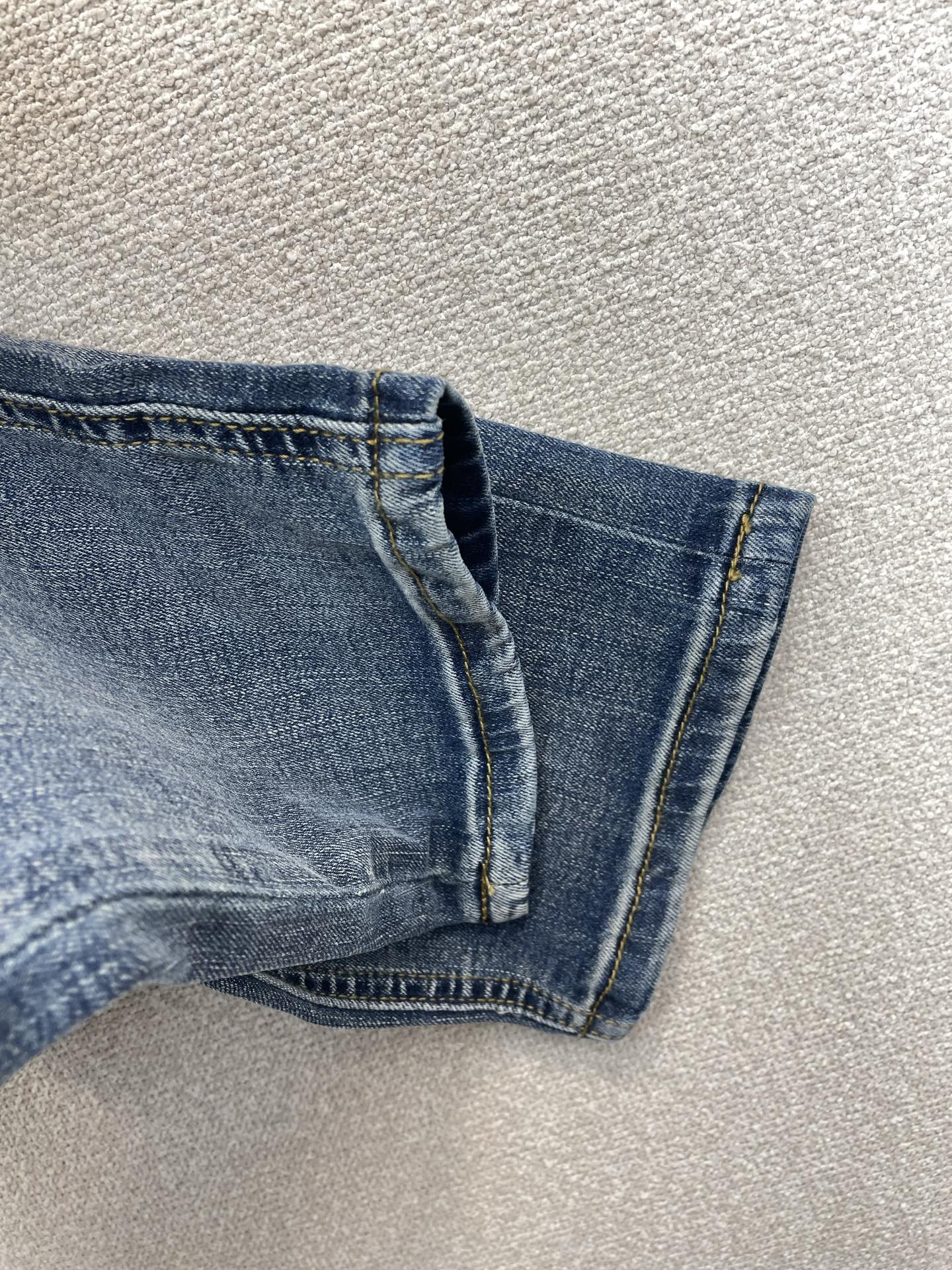 。Givenchy纪梵希💥独家专供新款休闲牛仔裤👖高端版本 专柜定制面料 透气舒适度高，细节无可挑剔，品