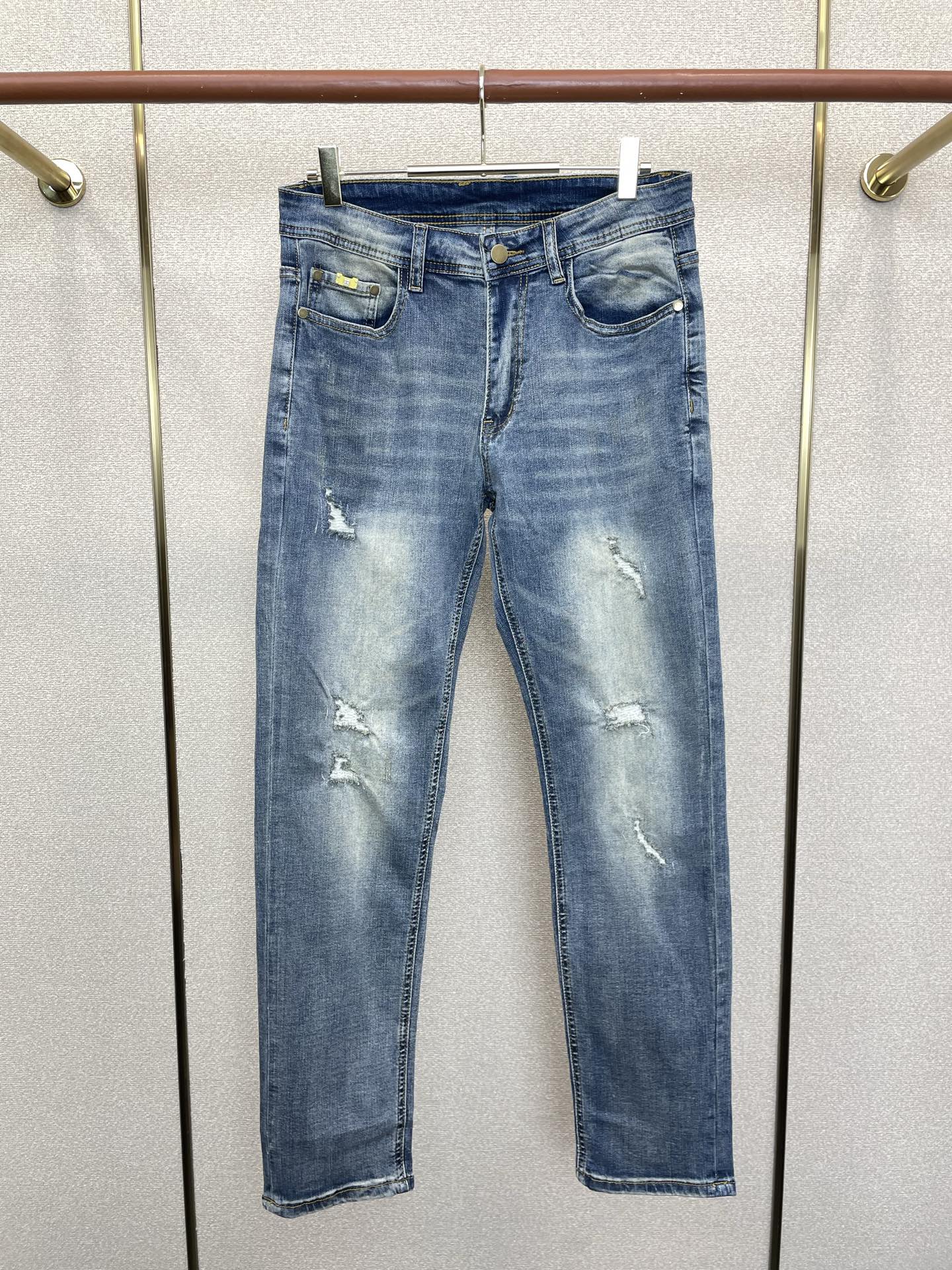 。Givenchy纪梵希💥独家专供新款休闲牛仔裤👖高端版本 专柜定制面料 透气舒适度高，细节无可挑剔，品