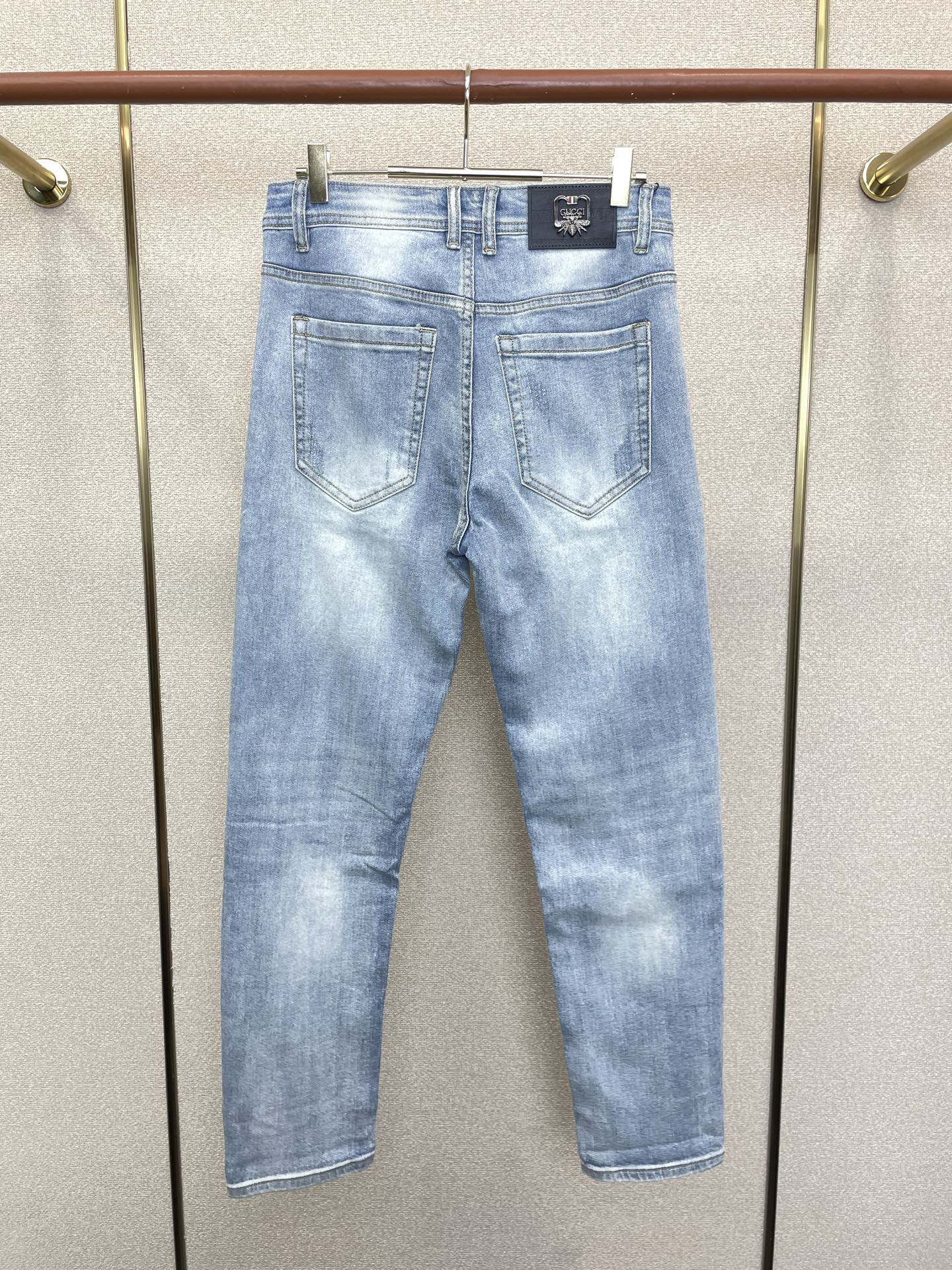。Gucci古驰💥独家专供新款休闲牛仔裤👖高端版本 专柜定制面料 透气舒适度高，细节无可挑剔，品牌元素设