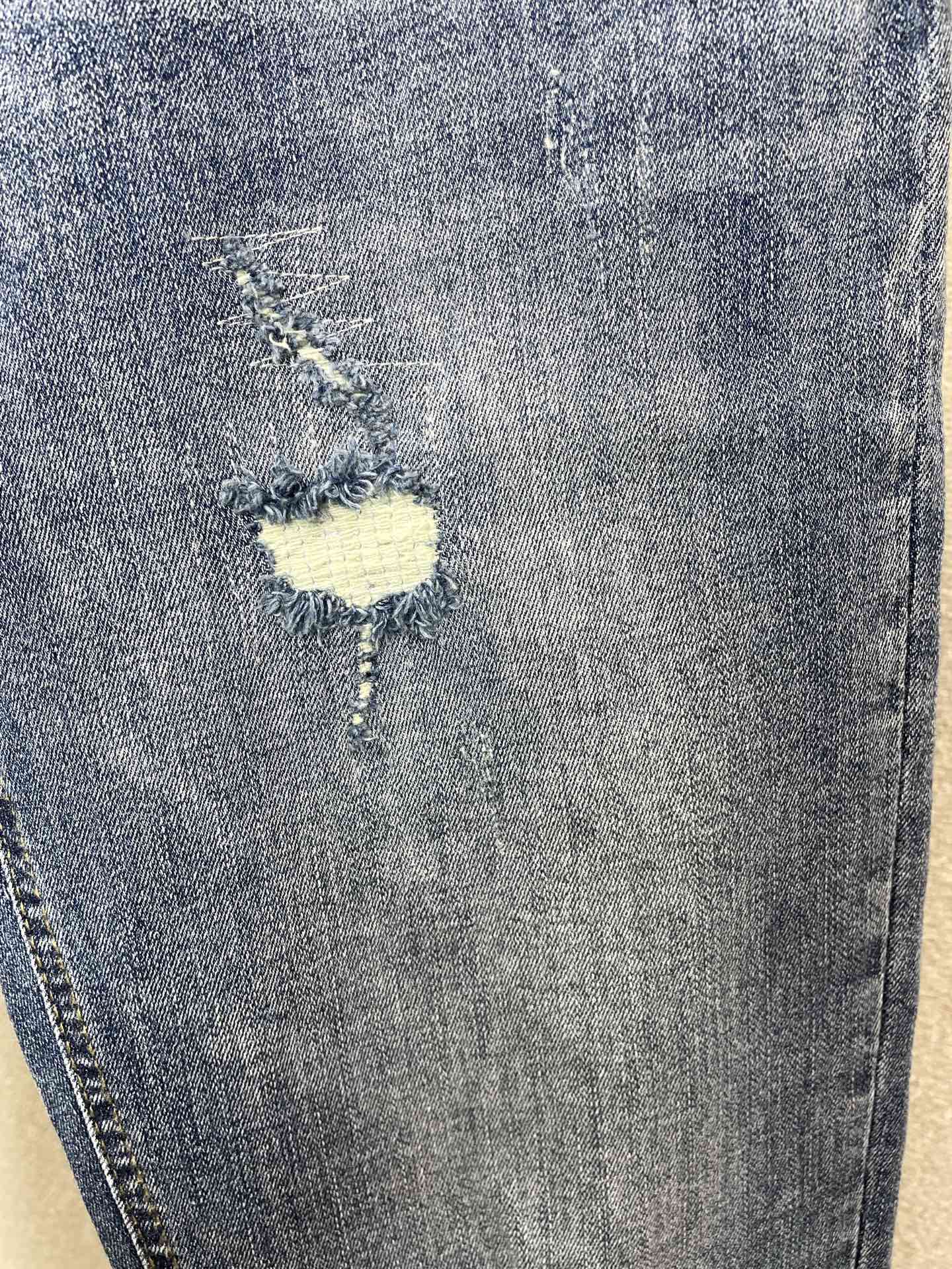 。Prada普拉达💥独家专供新款休闲牛仔裤👖高端版本 专柜定制面料 透气舒适度高，细节无可挑剔，品牌元素