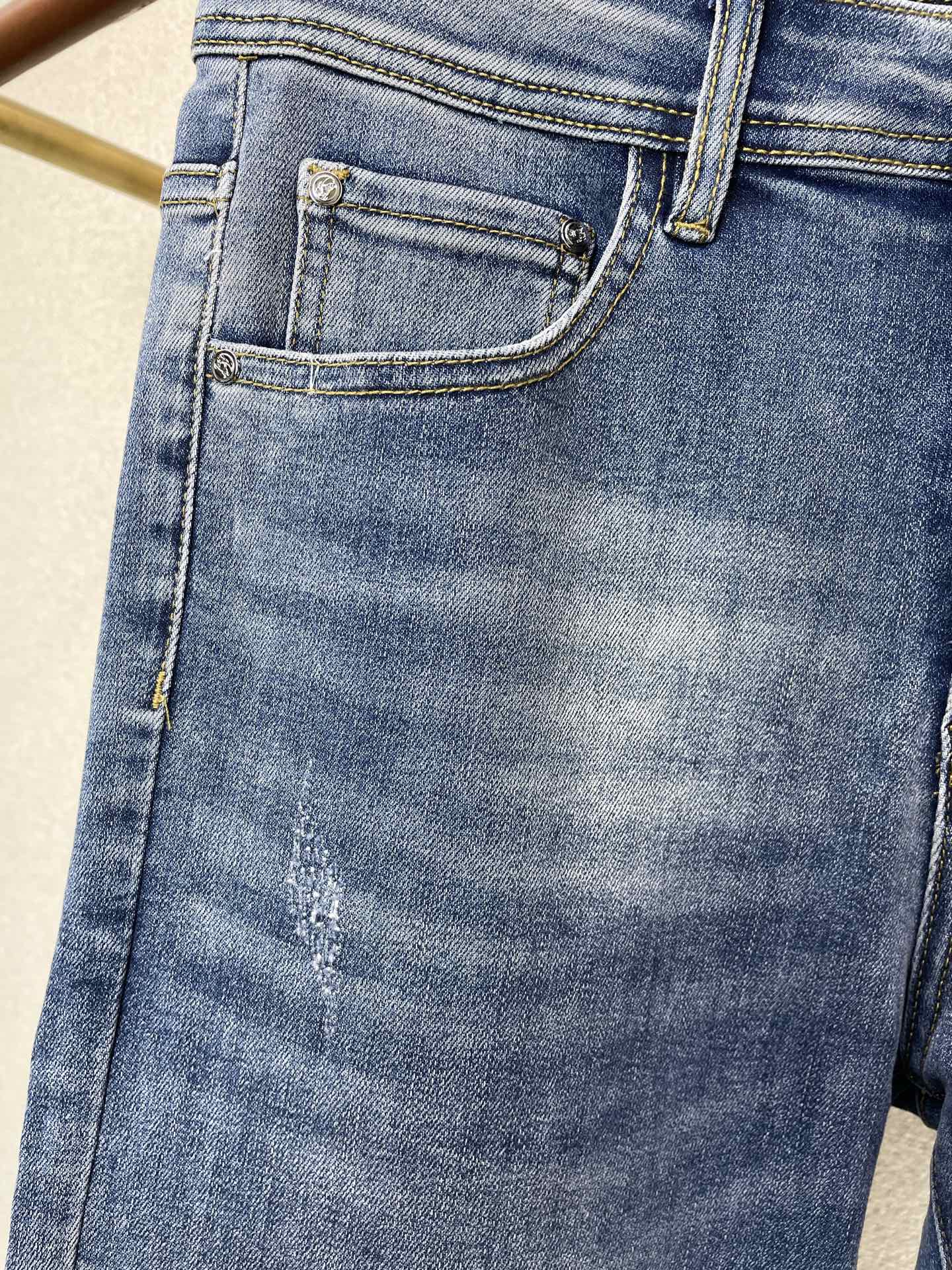 。Burberry巴宝莉💥独家专供新款休闲牛仔裤👖高端版本 专柜定制面料 透气舒适度高，细节无可挑剔，品