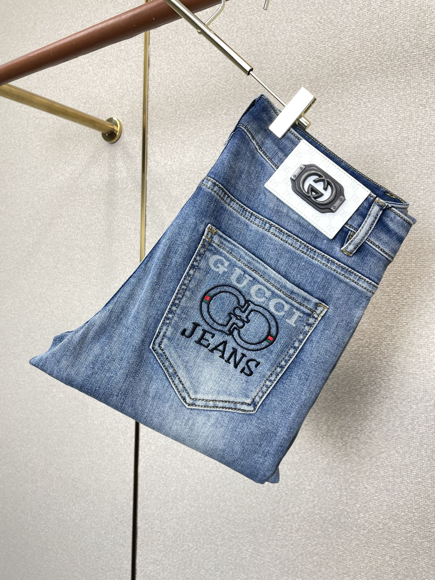 。Gucci古驰💥独家专供新款休闲牛仔裤👖高端版本 专柜定制面料 透气舒适度高，细节无可挑剔，品牌元素设