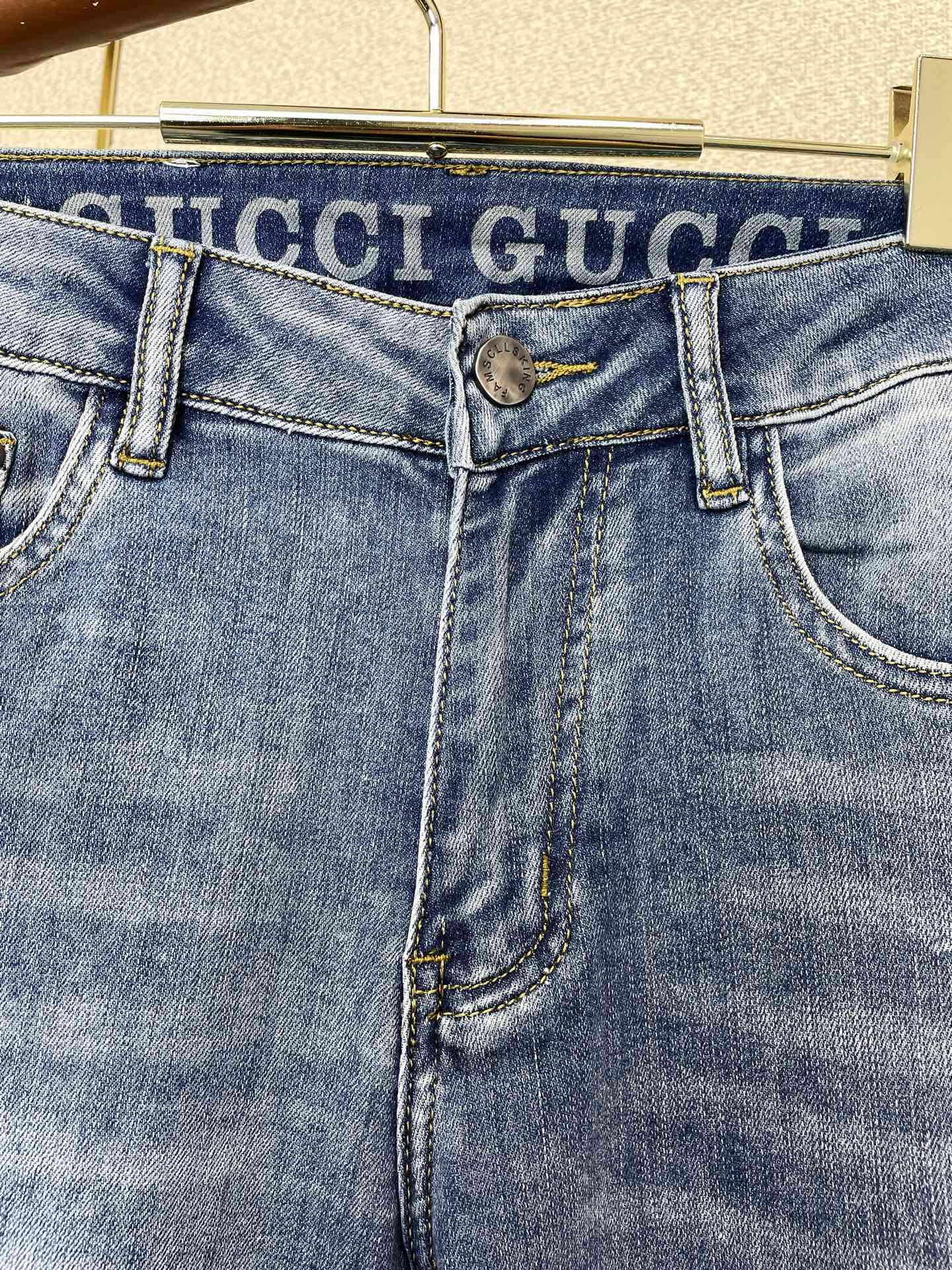 。Gucci古驰💥独家专供新款休闲牛仔裤👖高端版本 专柜定制面料 透气舒适度高，细节无可挑剔，品牌元素设