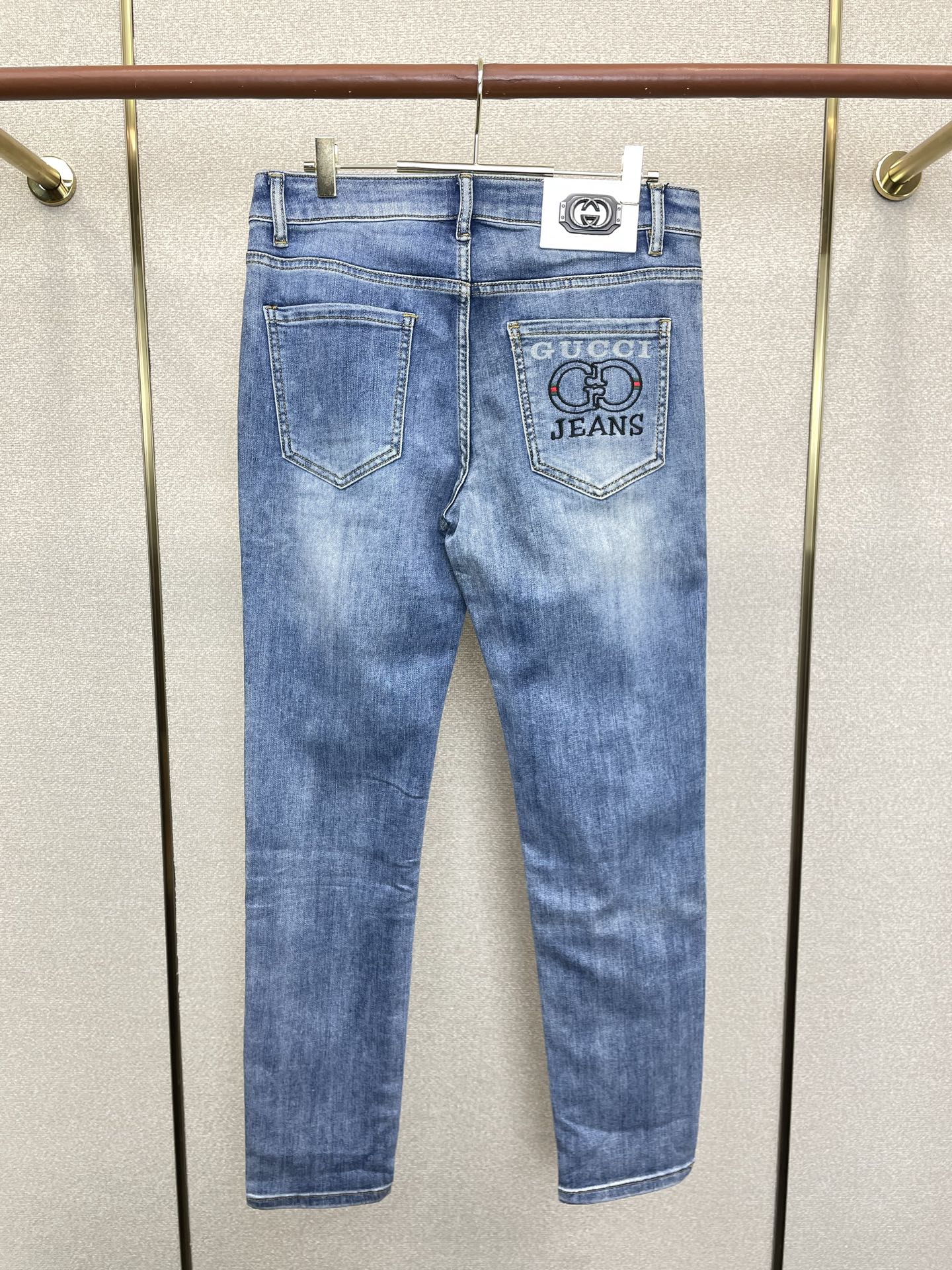 。Gucci古驰💥独家专供新款休闲牛仔裤👖高端版本 专柜定制面料 透气舒适度高，细节无可挑剔，品牌元素设