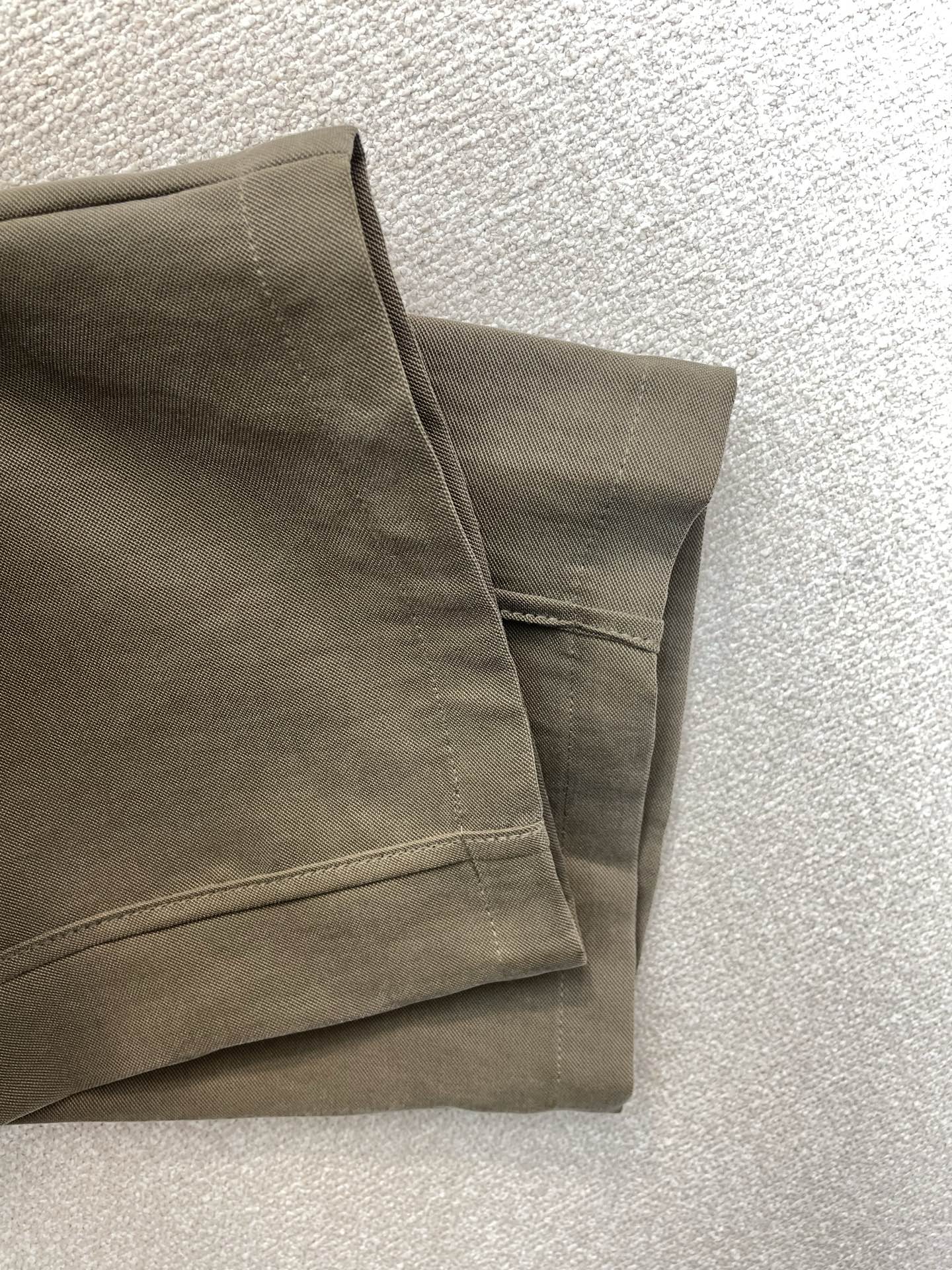 。VERSACE范思哲💥独家专供新款休闲裤 高端版本 专柜定制面料 透气舒适度高，细节无可挑剔，品牌元素