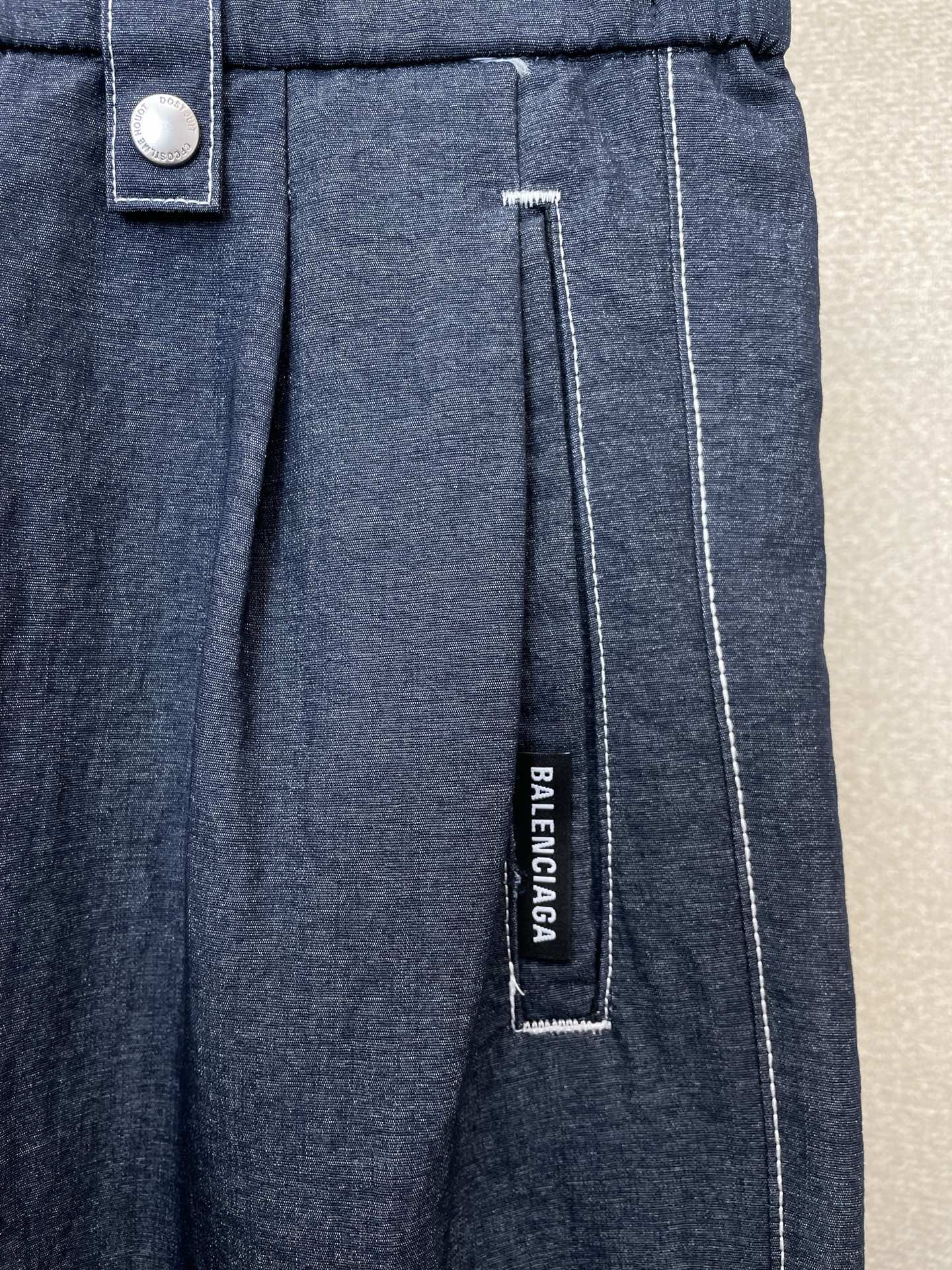 。Balenciaga巴黎世家💥独家专供新款休闲裤 高端版本 专柜定制面料 透气舒适度高，细节无可挑剔，