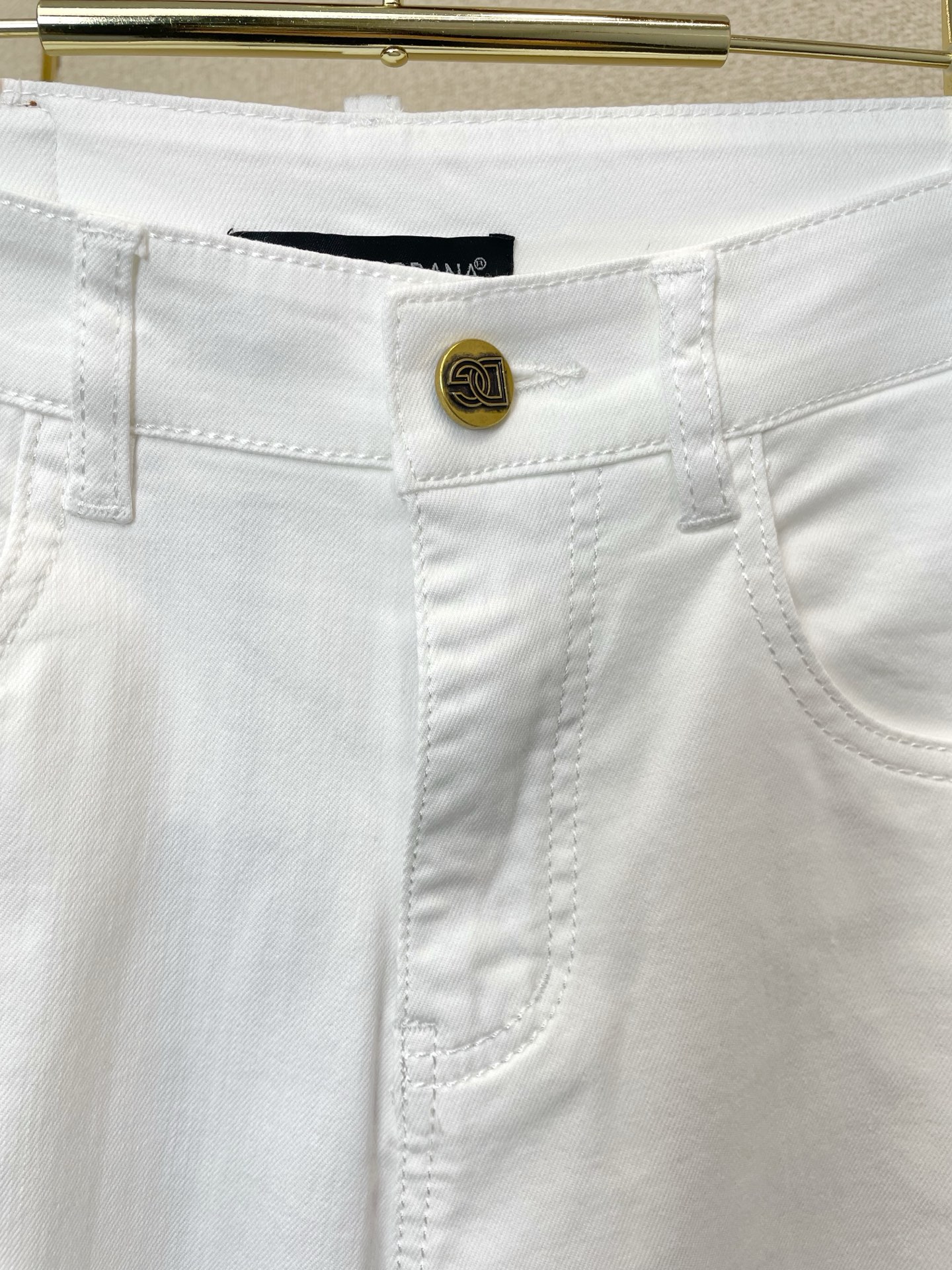 。Dolce&Gabbana杜嘉班纳💥独家专供新款牛仔裤👖高端版本 专柜定制面料 透气舒适度高，细节无可