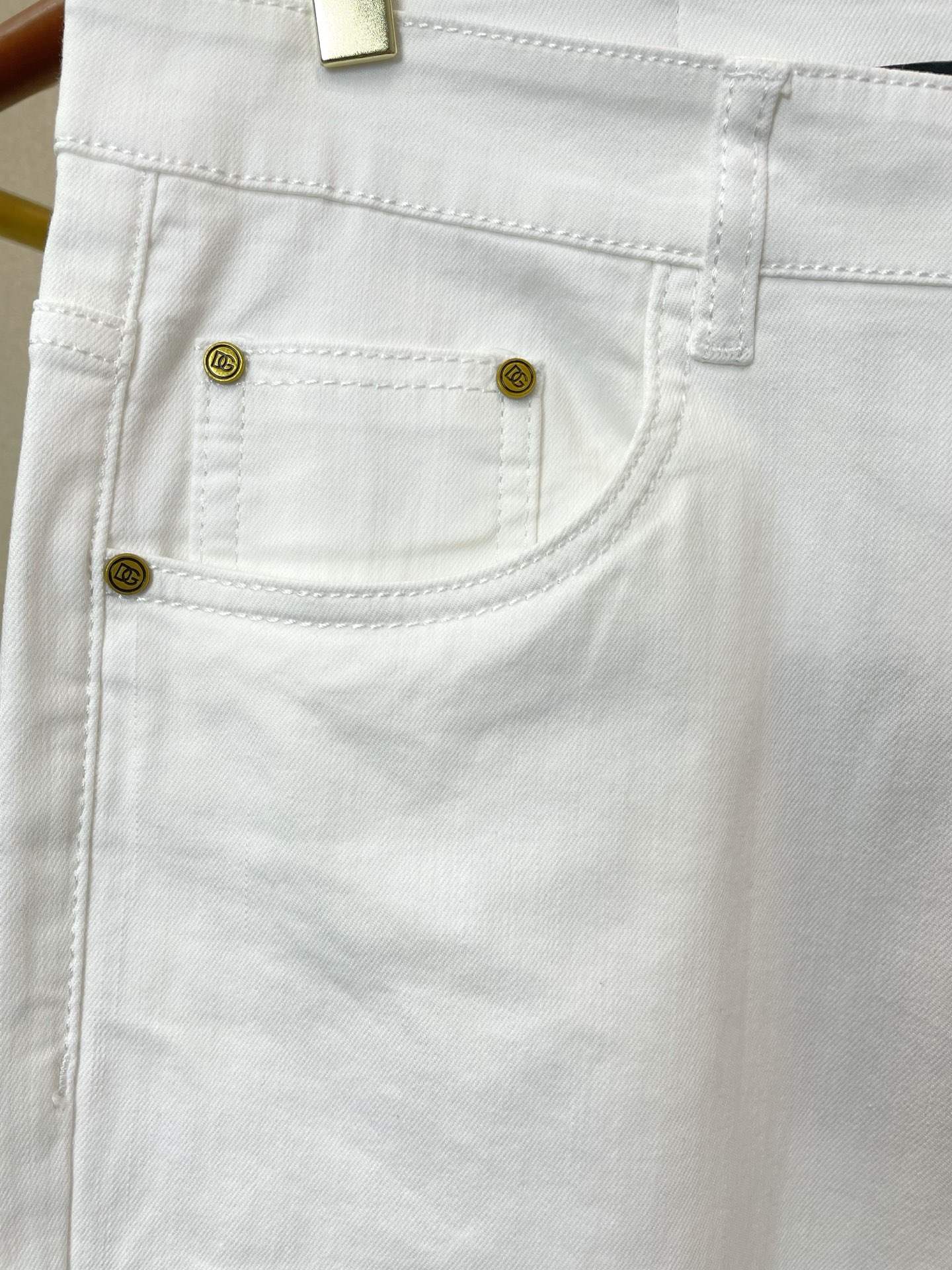 。Dolce&Gabbana杜嘉班纳💥独家专供新款牛仔裤👖高端版本 专柜定制面料 透气舒适度高，细节无可