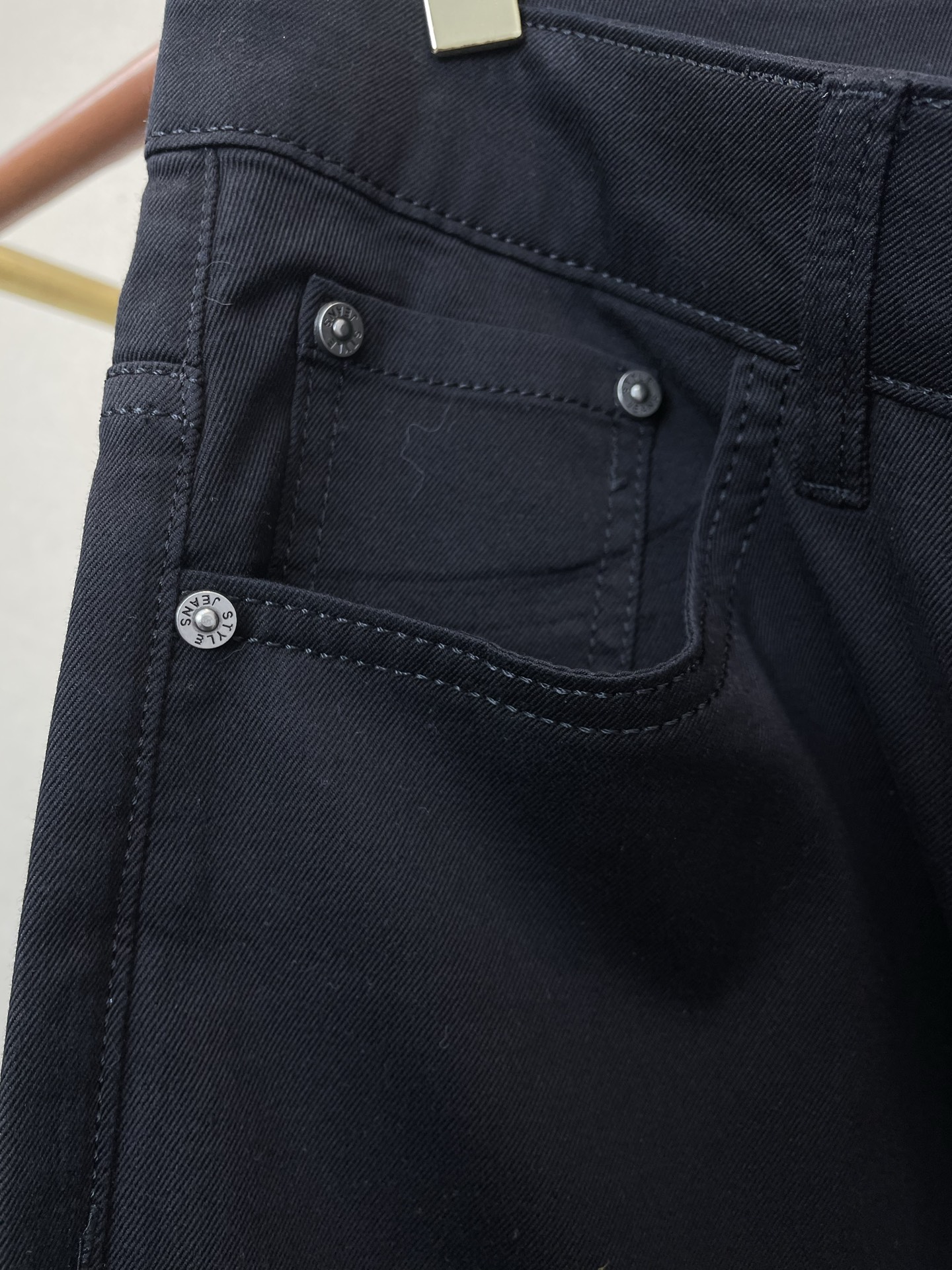 。VERSACE范思哲💥独家专供新款牛仔裤👖高端版本 专柜定制面料 透气舒适度高，细节无可挑剔，品牌元素