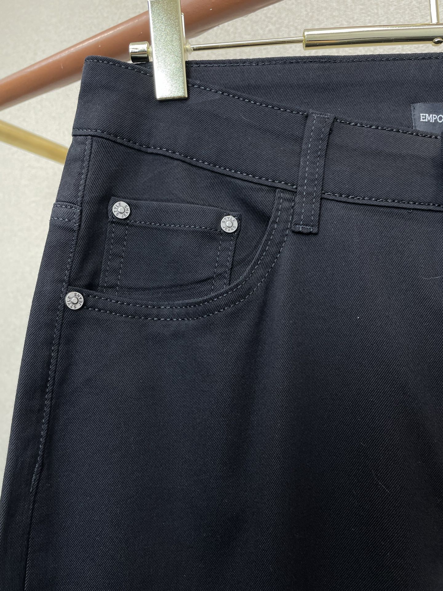 。ARMANI阿玛尼💥独家专供新款牛仔裤👖高端版本 专柜定制面料 透气舒适度高，细节无可挑剔，品牌元素设