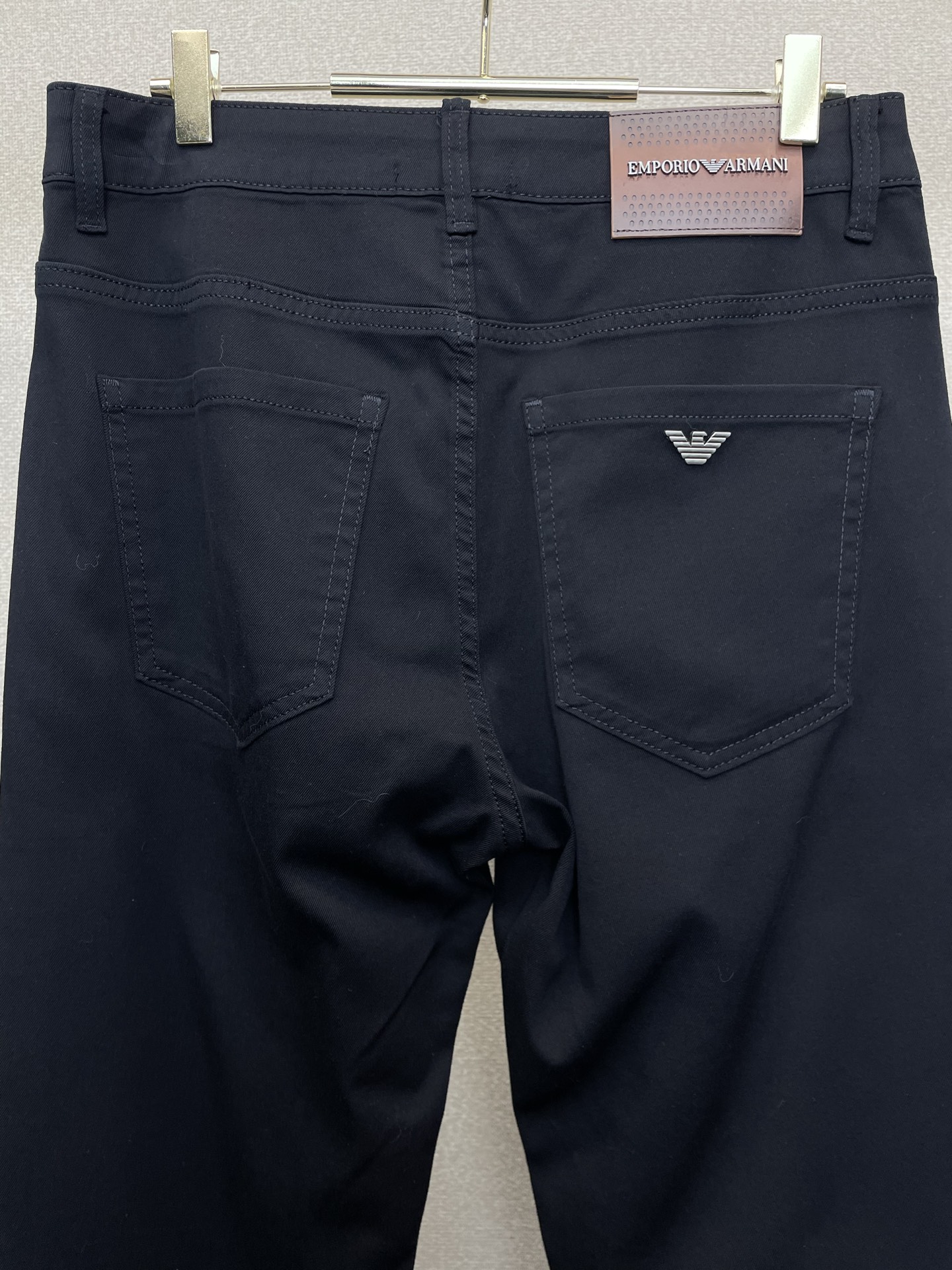 。ARMANI阿玛尼💥独家专供新款牛仔裤👖高端版本 专柜定制面料 透气舒适度高，细节无可挑剔，品牌元素设