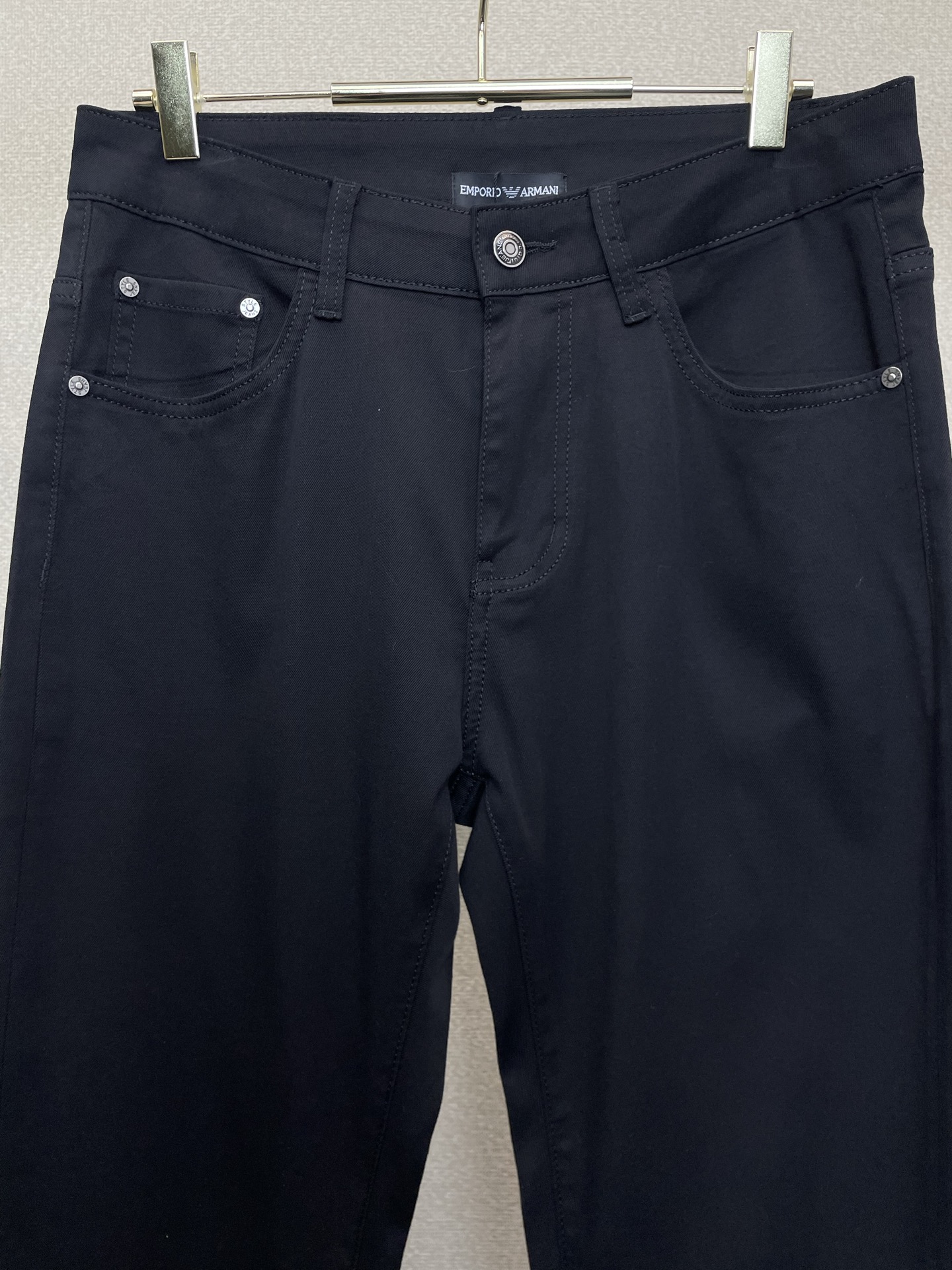 。ARMANI阿玛尼💥独家专供新款牛仔裤👖高端版本 专柜定制面料 透气舒适度高，细节无可挑剔，品牌元素设