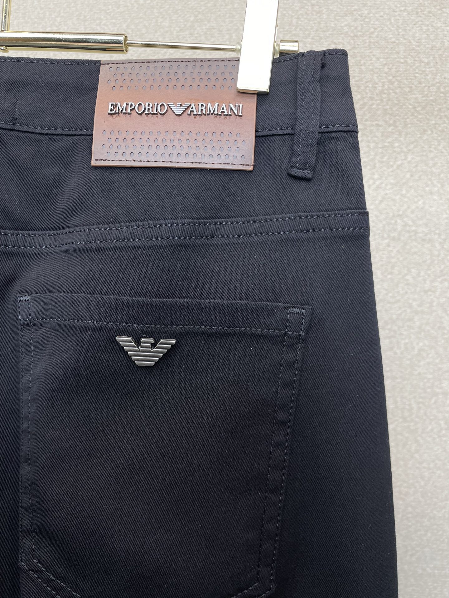 。ARMANI阿玛尼💥独家专供新款牛仔裤👖高端版本 专柜定制面料 透气舒适度高，细节无可挑剔，品牌元素设