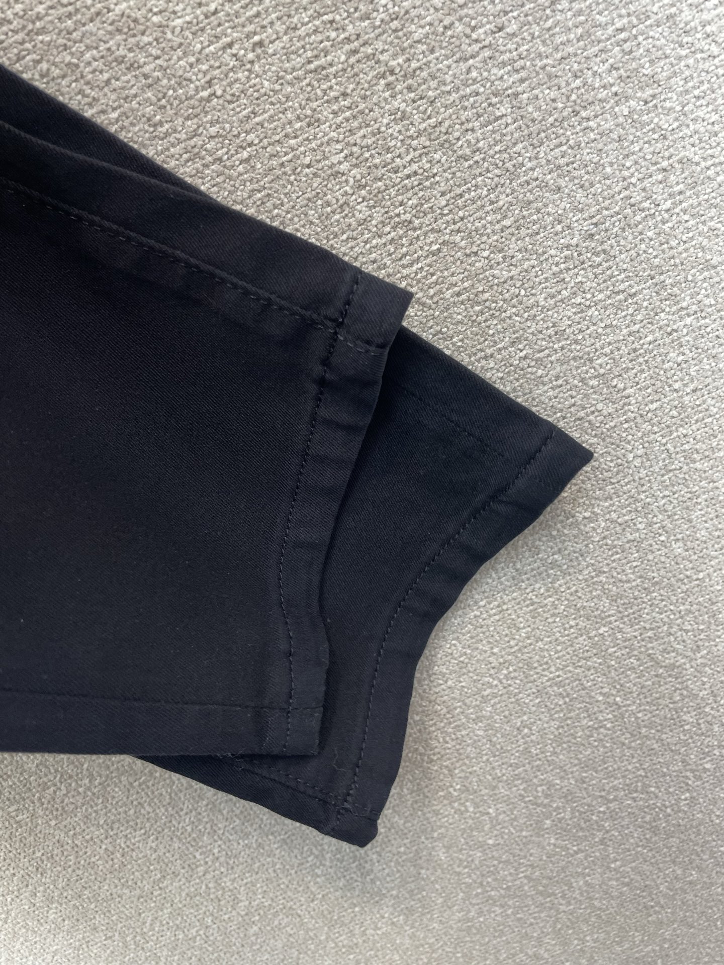 。ARMANI阿玛尼💥独家专供新款牛仔裤👖高端版本 专柜定制面料 透气舒适度高，细节无可挑剔，品牌元素设