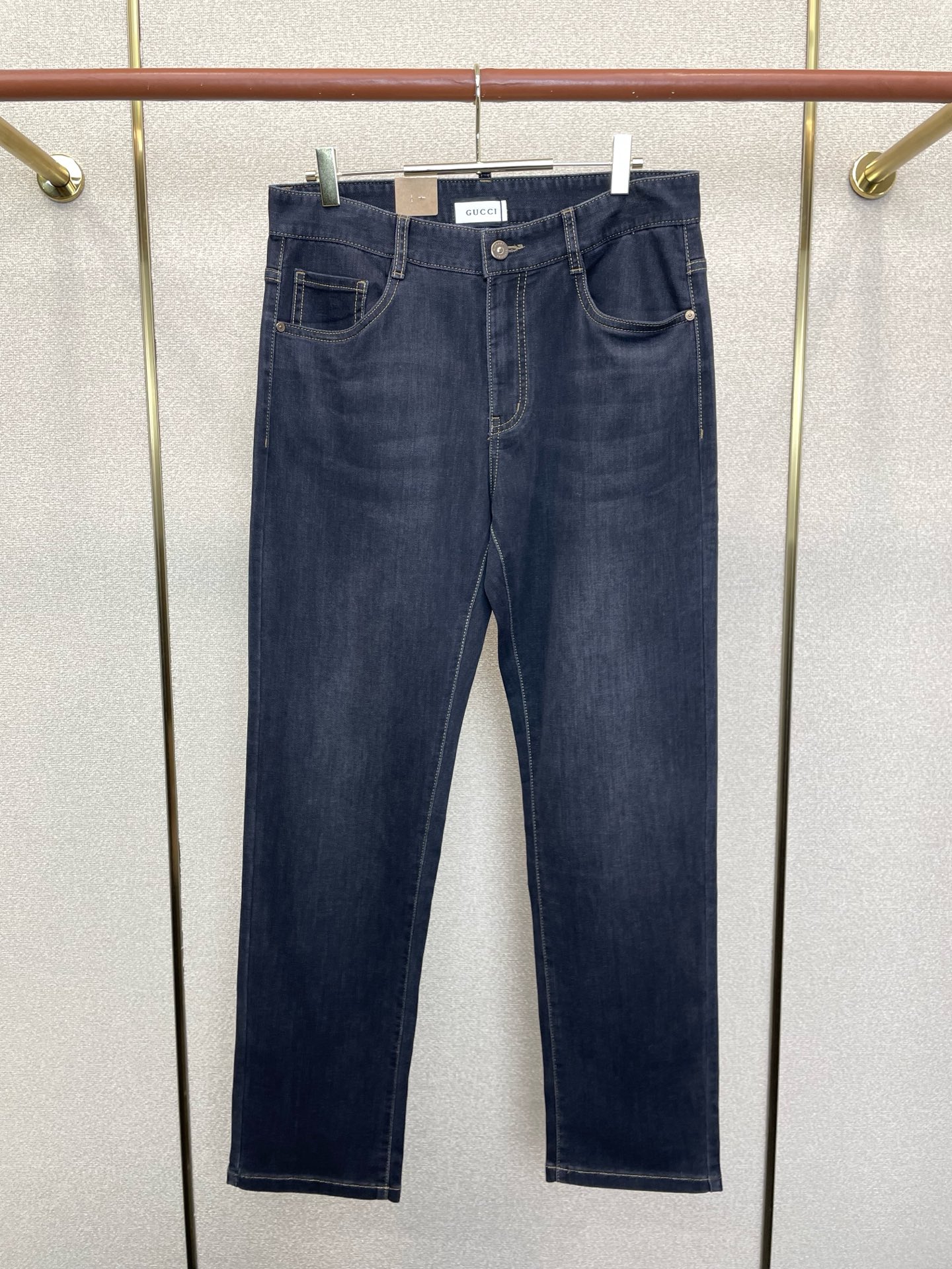 。Gucci古驰💥独家专供新款牛仔裤👖高端版本 专柜定制面料 透气舒适度高，细节无可挑剔，品牌元素设计理