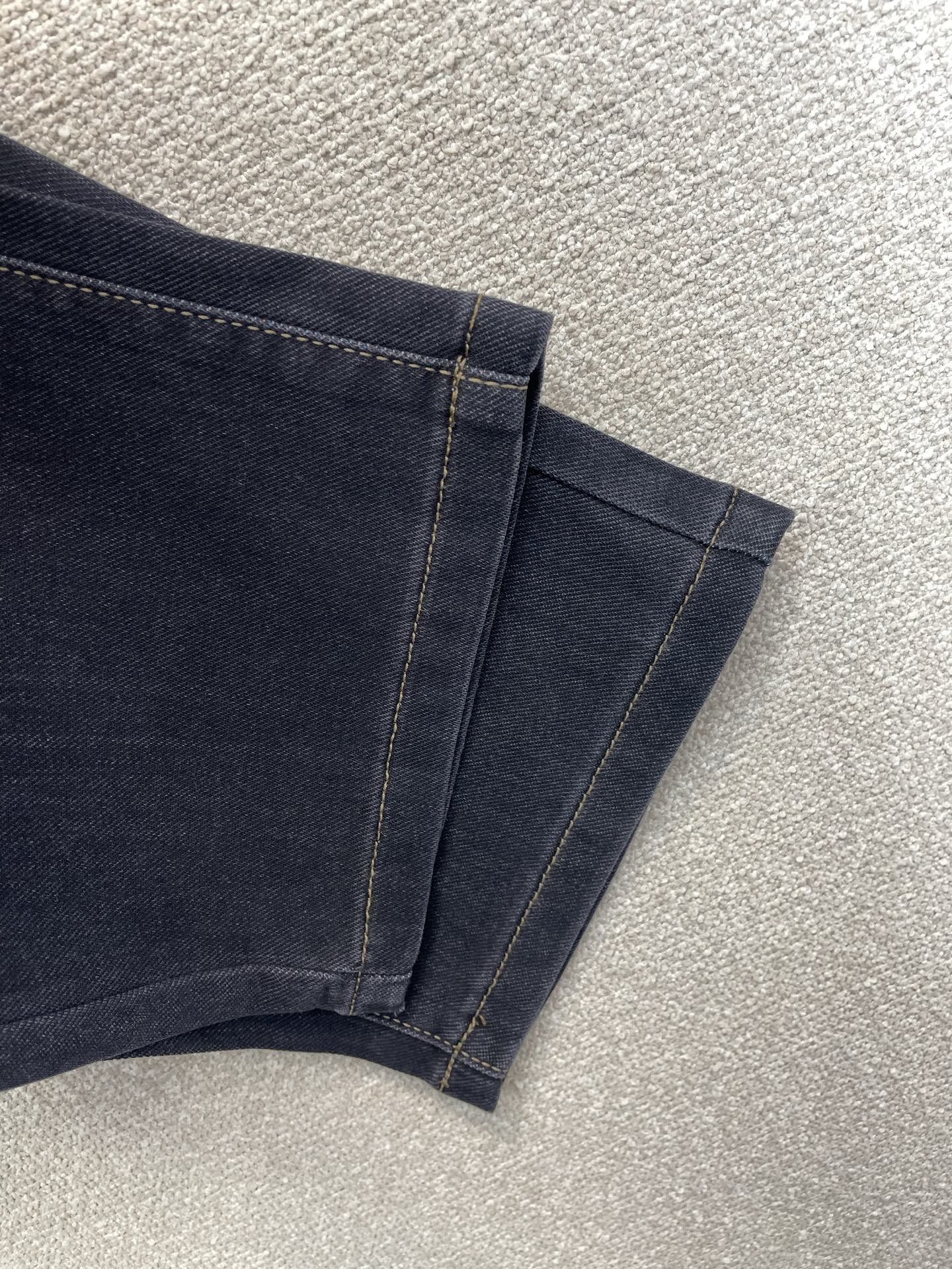 。Gucci古驰💥独家专供新款牛仔裤👖高端版本 专柜定制面料 透气舒适度高，细节无可挑剔，品牌元素设计理