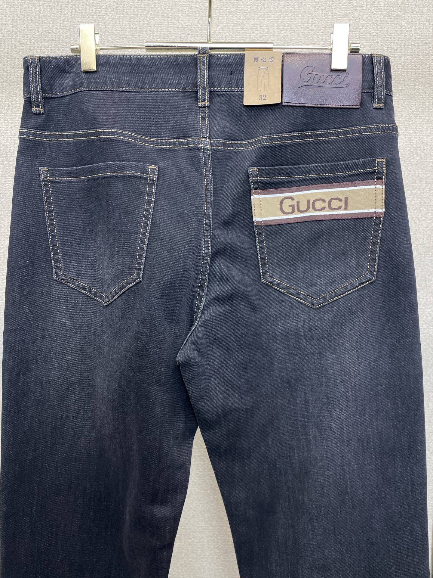 。Gucci古驰💥独家专供新款牛仔裤👖高端版本 专柜定制面料 透气舒适度高，细节无可挑剔，品牌元素设计理