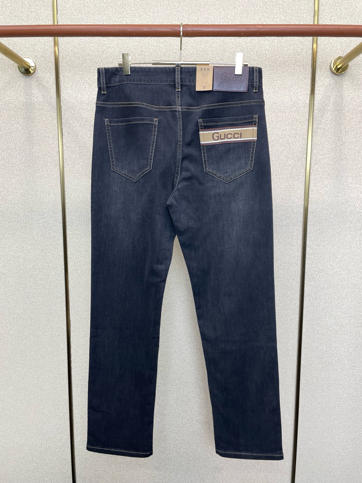 。Gucci古驰💥独家专供新款牛仔裤👖高端版本 专柜定制面料 透气舒适度高，细节无可挑剔，品牌元素设计理