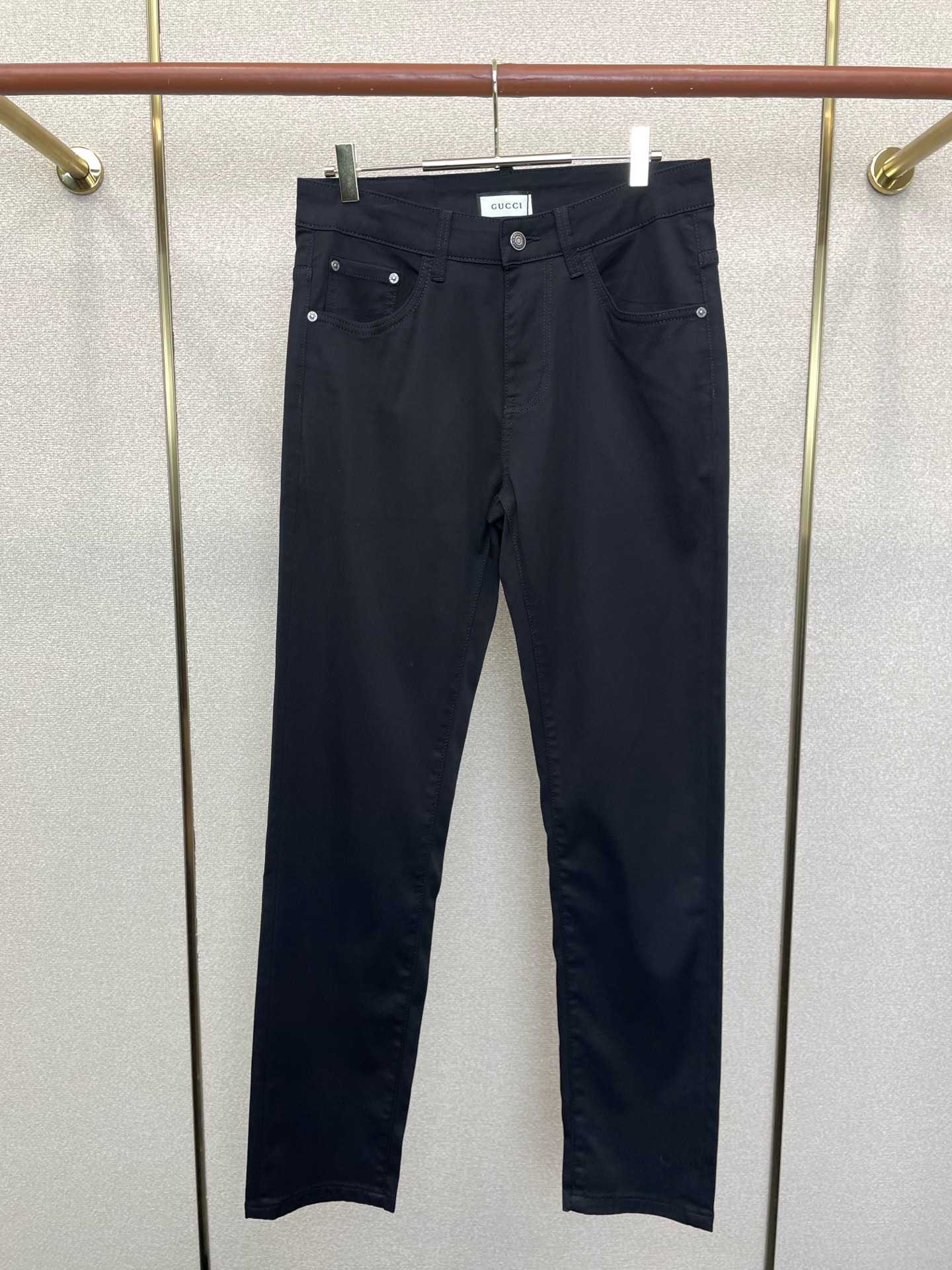 。Gucci古驰💥独家专供新款牛仔裤👖高端版本 专柜定制面料 透气舒适度高，细节无可挑剔，品牌元素设计理