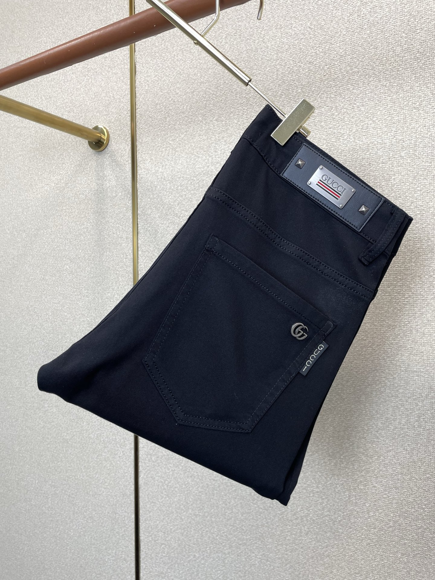 。Gucci古驰💥独家专供新款牛仔裤👖高端版本 专柜定制面料 透气舒适度高，细节无可挑剔，品牌元素设计理