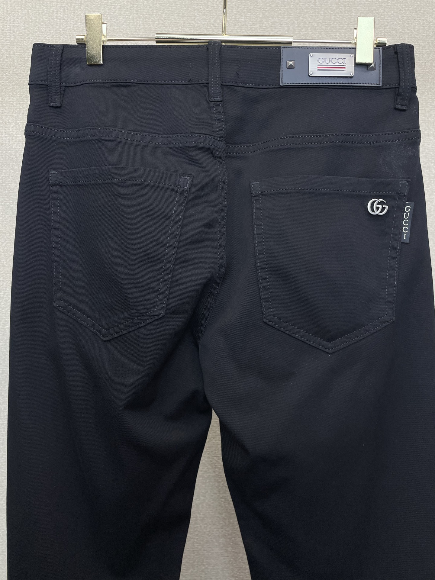 。Gucci古驰💥独家专供新款牛仔裤👖高端版本 专柜定制面料 透气舒适度高，细节无可挑剔，品牌元素设计理