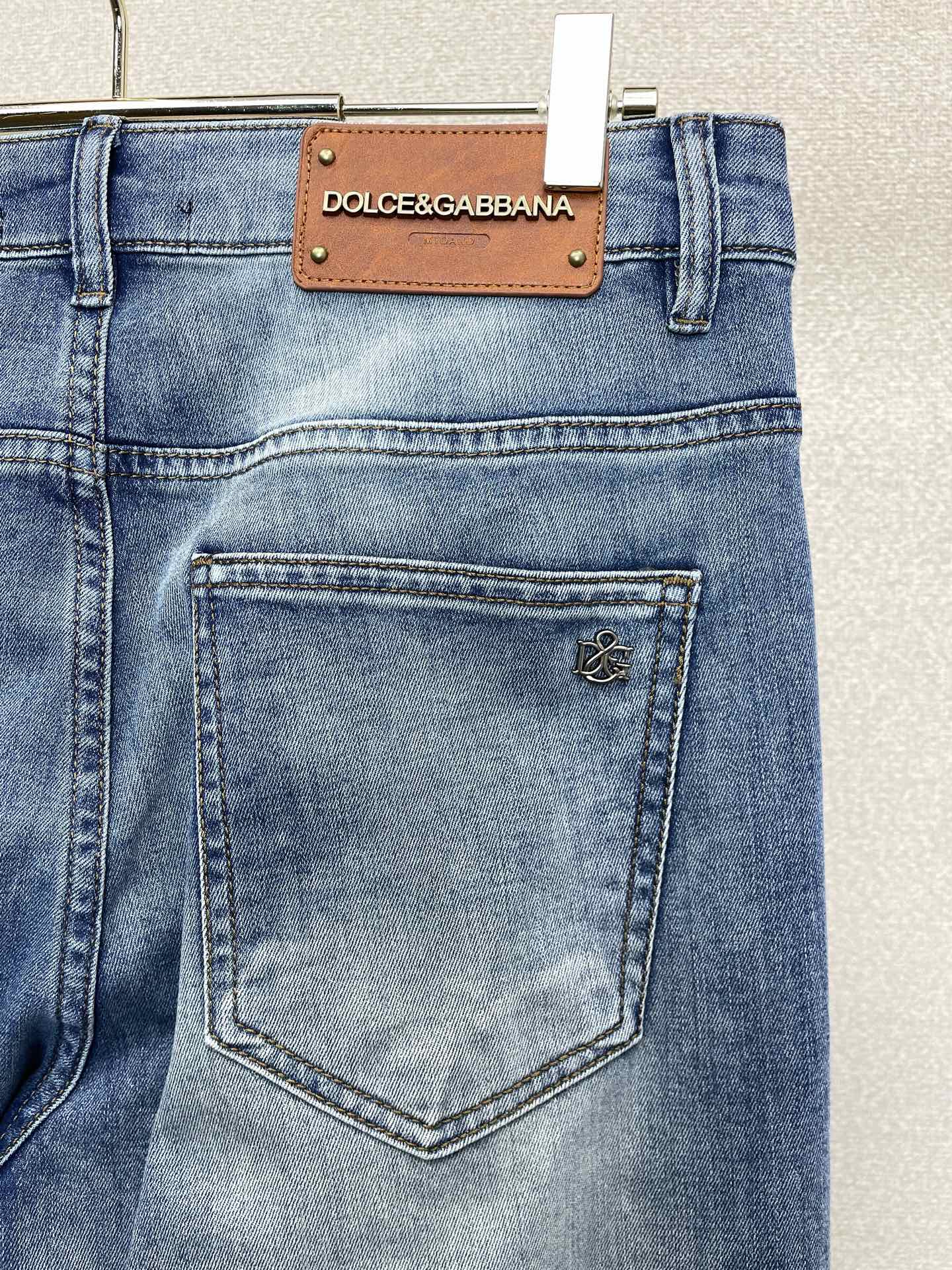 。Dolce&Gabbana杜嘉班纳💥独家专供新款牛仔裤👖高端版本 专柜定制面料 透气舒适度高，细节无可