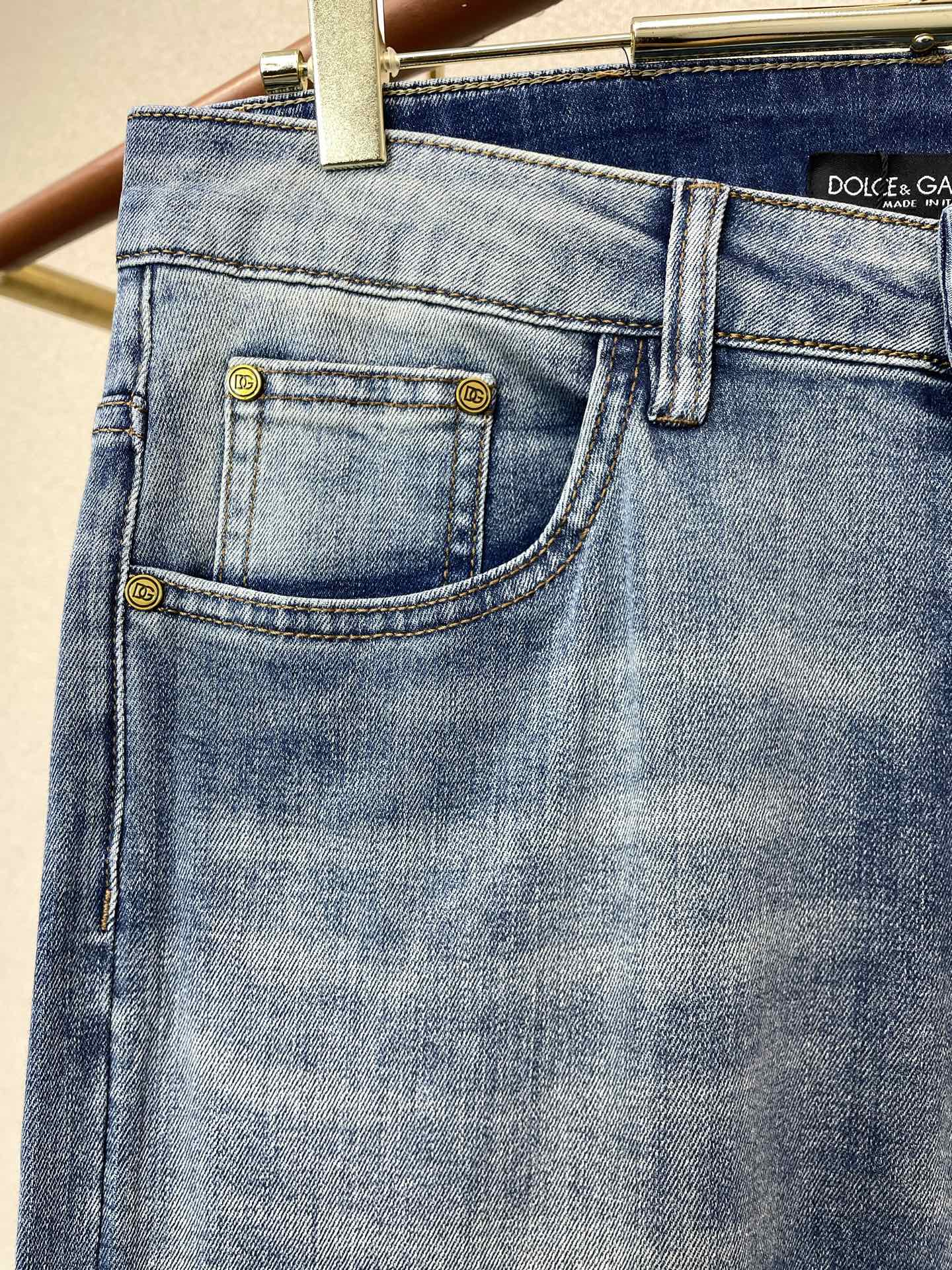 。Dolce&Gabbana杜嘉班纳💥独家专供新款牛仔裤👖高端版本 专柜定制面料 透气舒适度高，细节无可