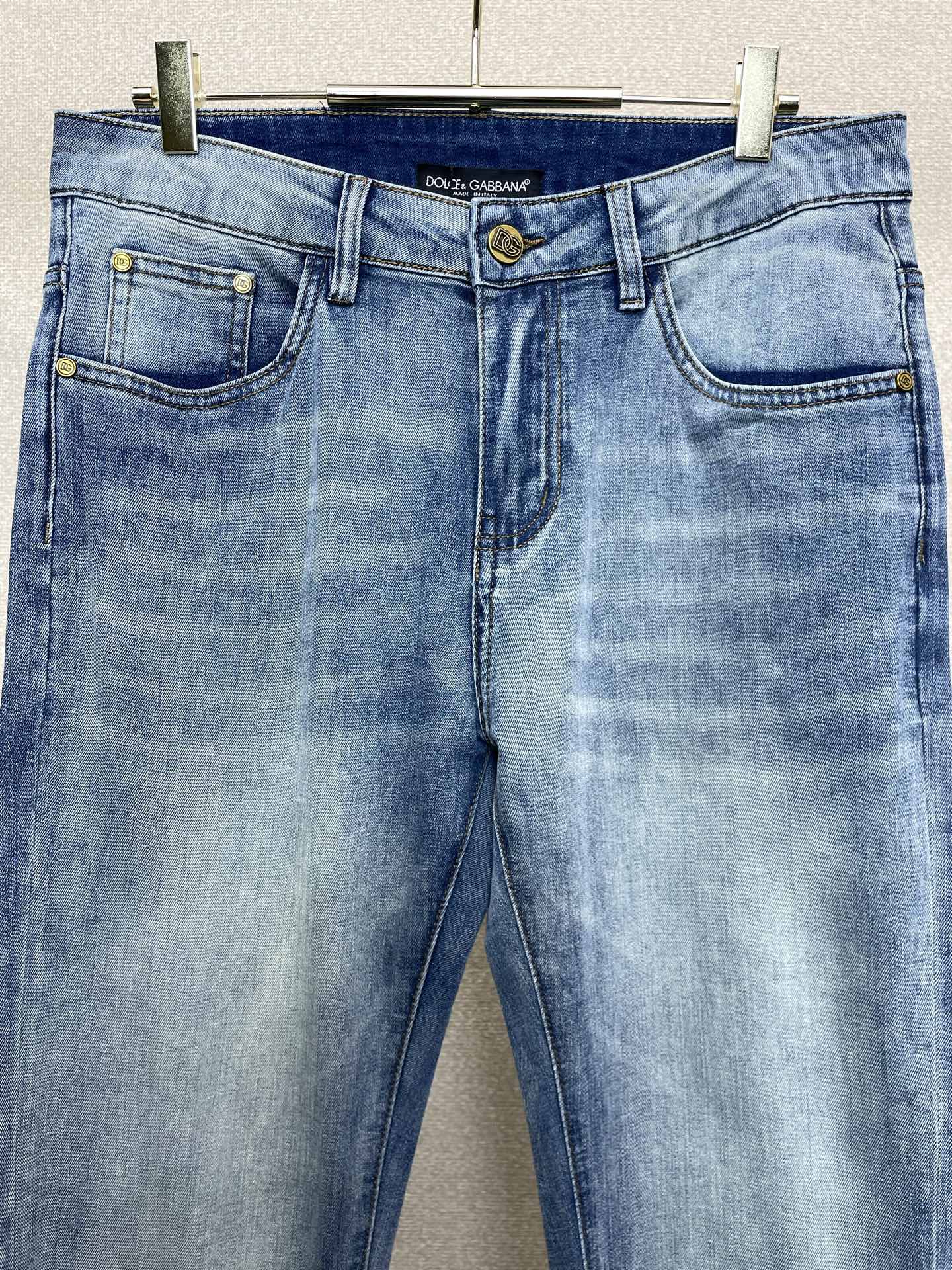 。Dolce&Gabbana杜嘉班纳💥独家专供新款牛仔裤👖高端版本 专柜定制面料 透气舒适度高，细节无可