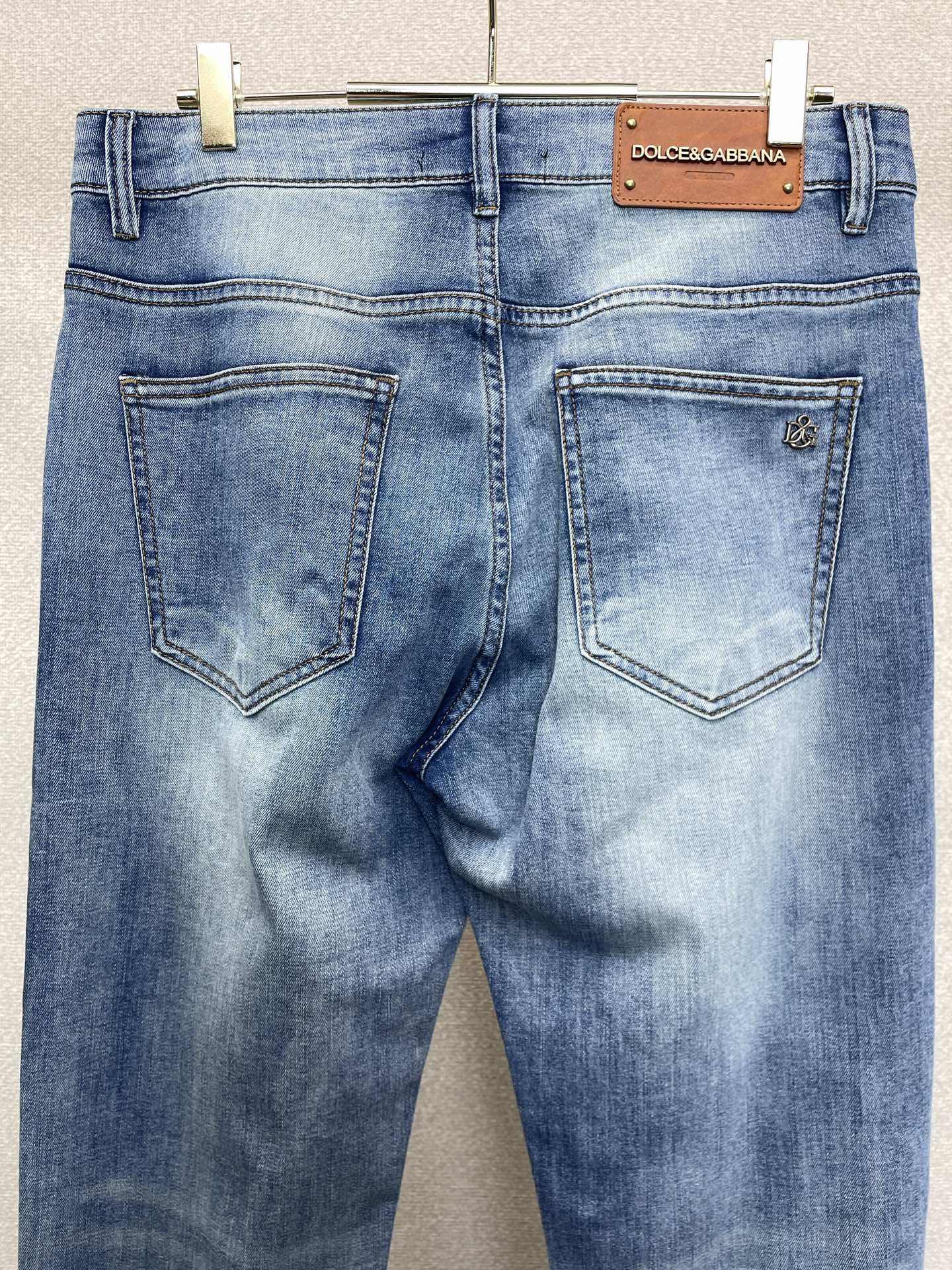 。Dolce&Gabbana杜嘉班纳💥独家专供新款牛仔裤👖高端版本 专柜定制面料 透气舒适度高，细节无可