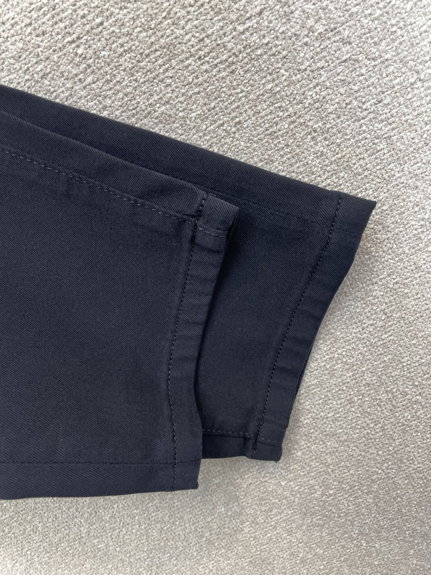 。Dior迪奥💥独家专供新款牛仔裤👖高端版本 专柜定制面料 透气舒适度高，细节无可挑剔，品牌元素设计理念