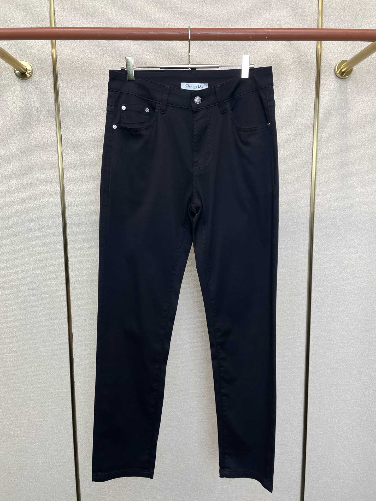 。Dior迪奥💥独家专供新款牛仔裤👖高端版本 专柜定制面料 透气舒适度高，细节无可挑剔，品牌元素设计理念