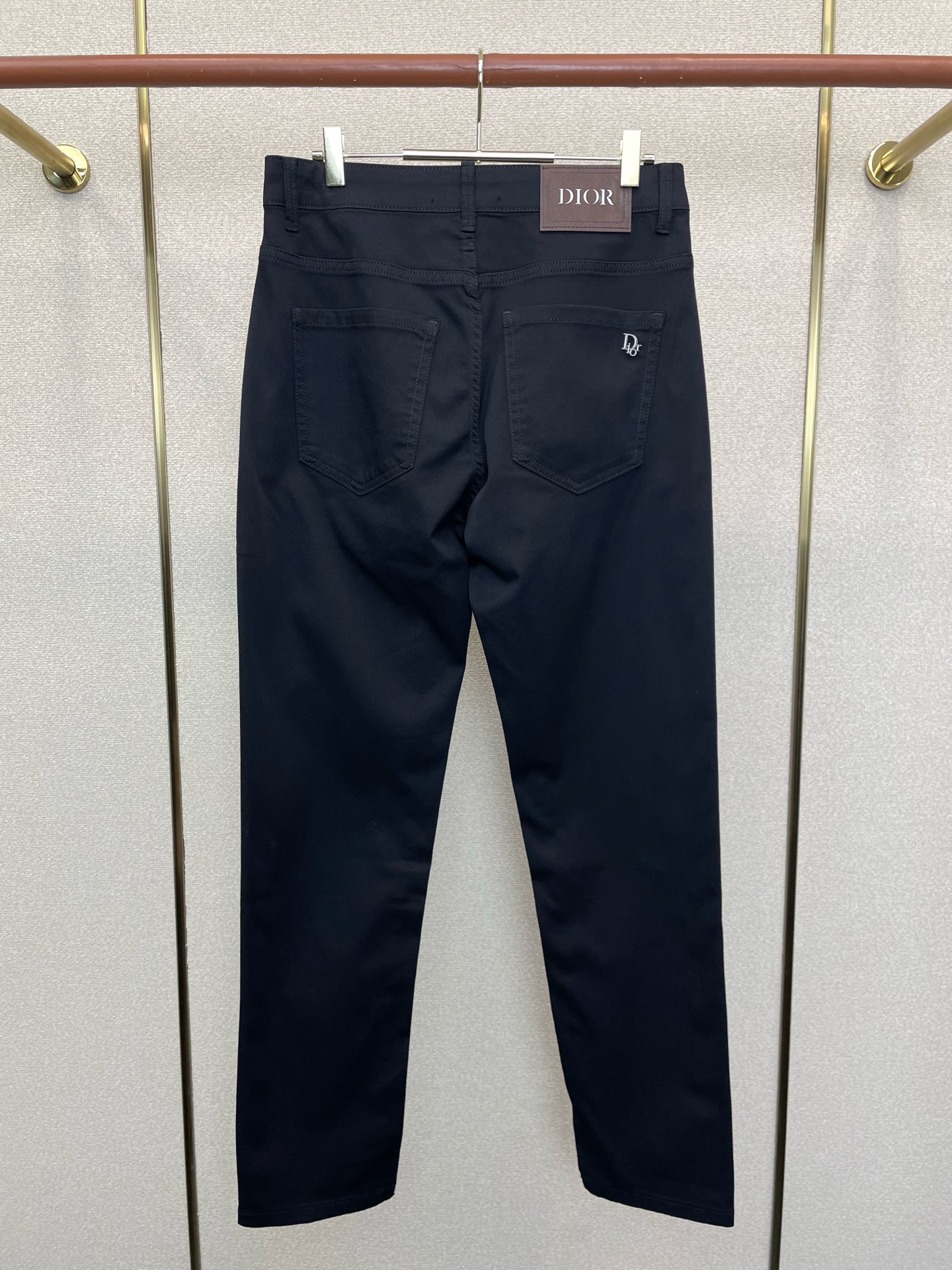 。Dior迪奥💥独家专供新款牛仔裤👖高端版本 专柜定制面料 透气舒适度高，细节无可挑剔，品牌元素设计理念