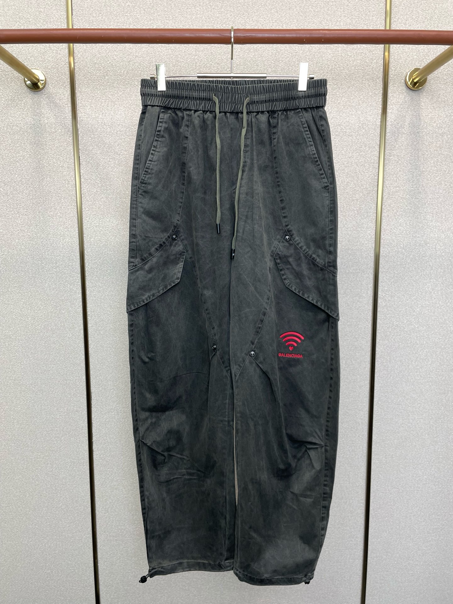 。Balenciaga巴黎世家💥独家专供新款休闲裤 高端版本！专柜定制面料 透气舒适度高，细节无可挑剔，