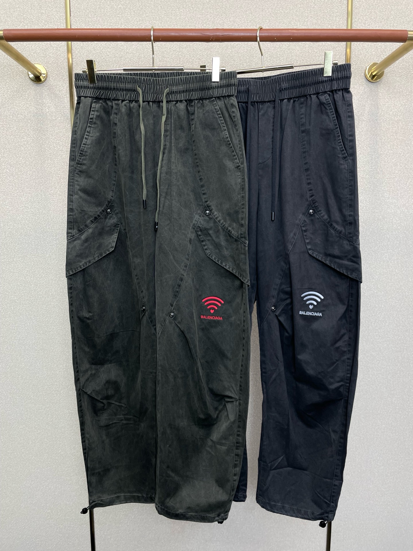 。Balenciaga巴黎世家💥独家专供新款休闲裤 高端版本！专柜定制面料 透气舒适度高，细节无可挑剔，