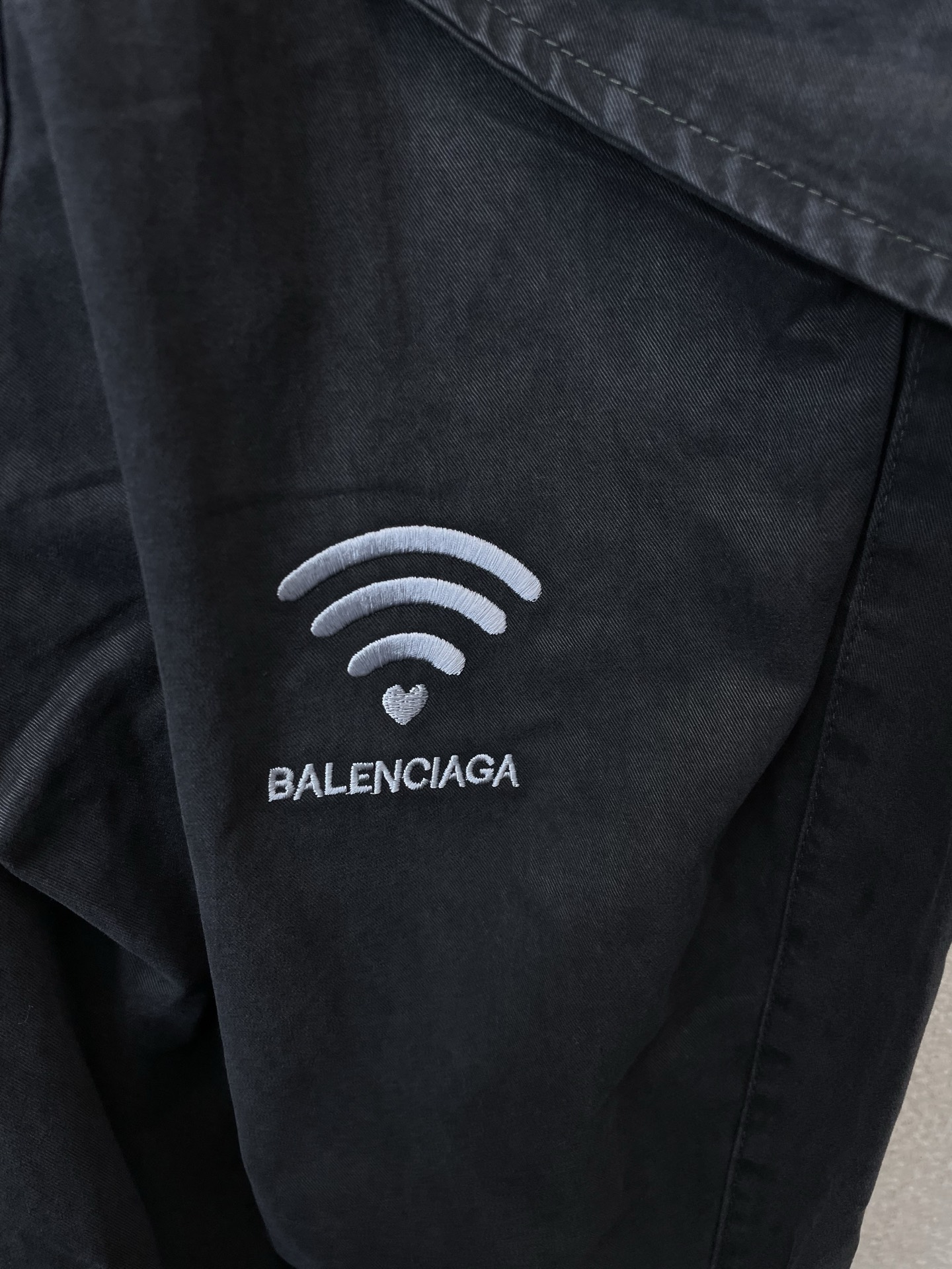 。Balenciaga巴黎世家💥独家专供新款休闲裤 高端版本！专柜定制面料 透气舒适度高，细节无可挑剔，