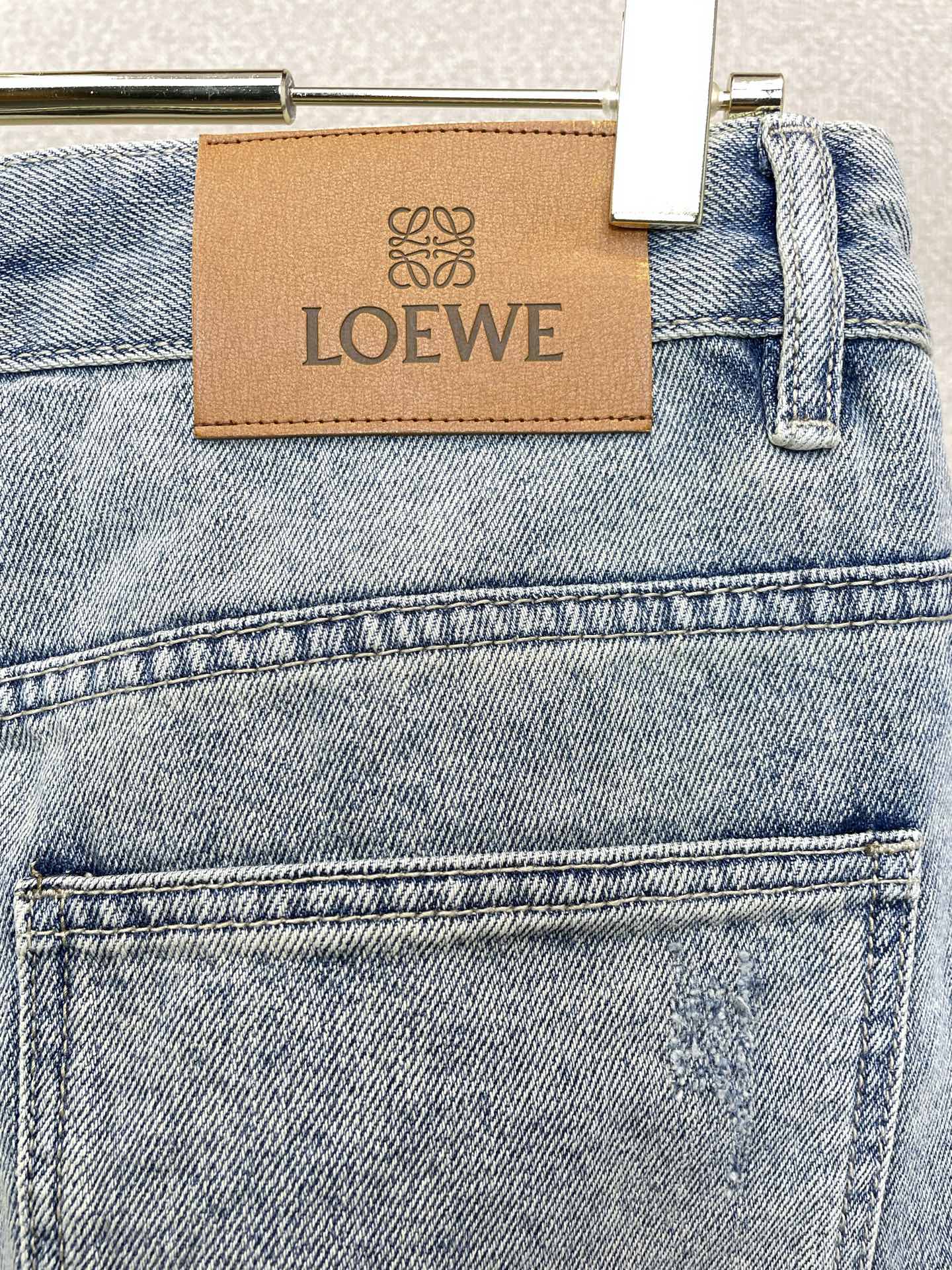 。LOEWE罗意威💥独家专供新款休闲牛仔短裤 高端版本！专柜定制面料 透气舒适度高，细节无可挑剔，品牌元