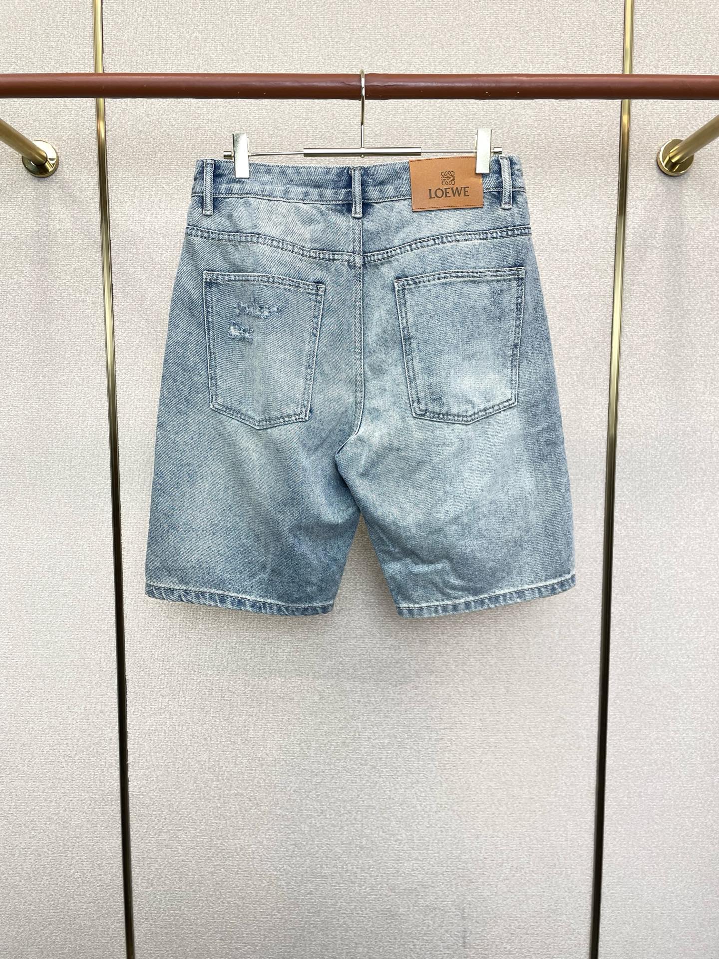 。LOEWE罗意威💥独家专供新款休闲牛仔短裤 高端版本！专柜定制面料 透气舒适度高，细节无可挑剔，品牌元