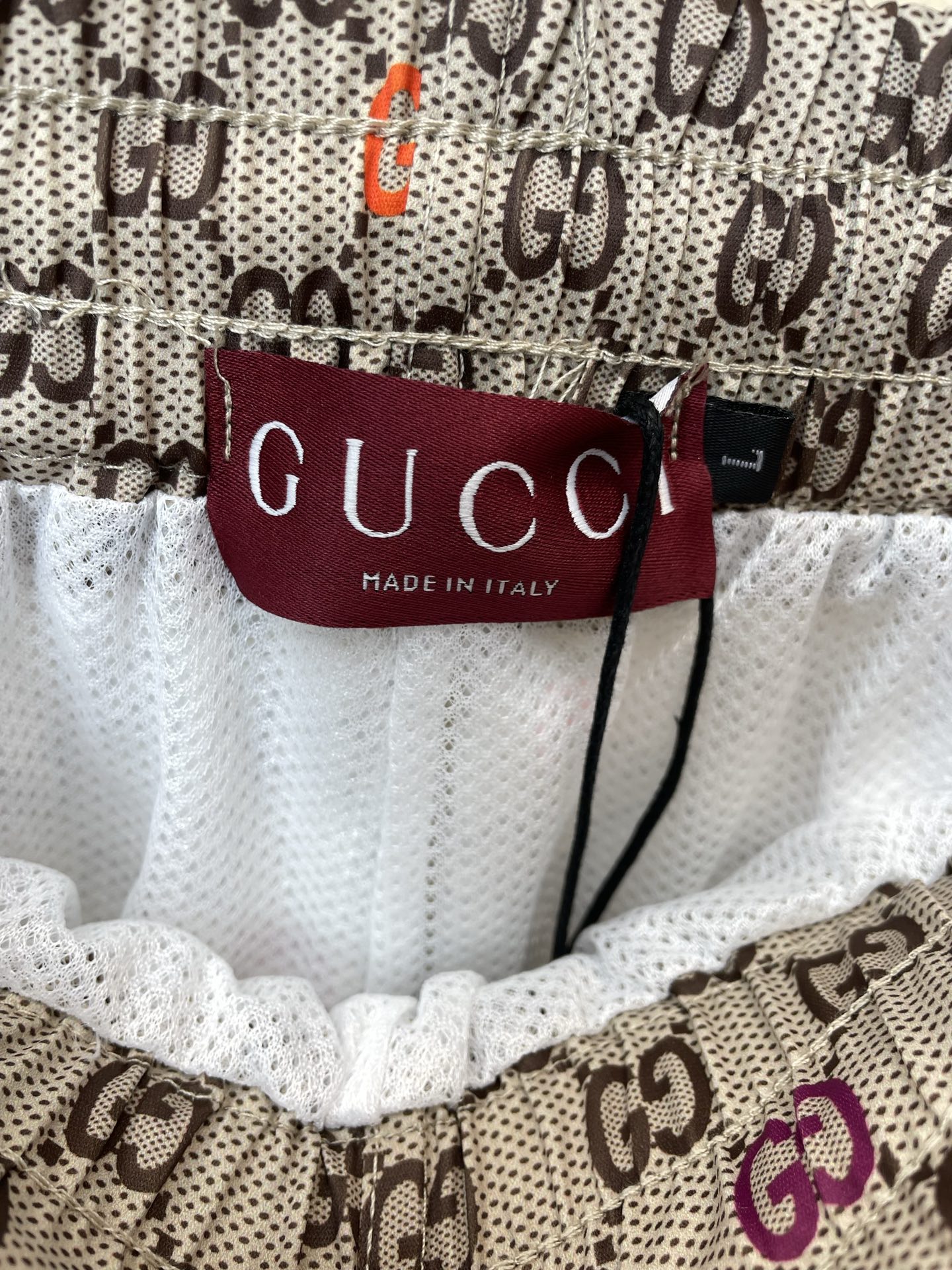 。Gucci古驰💥独家专供新款休闲短裤🩳高端版本！专柜定制面料 透气舒适度高，细节无可挑剔，品牌元素设计