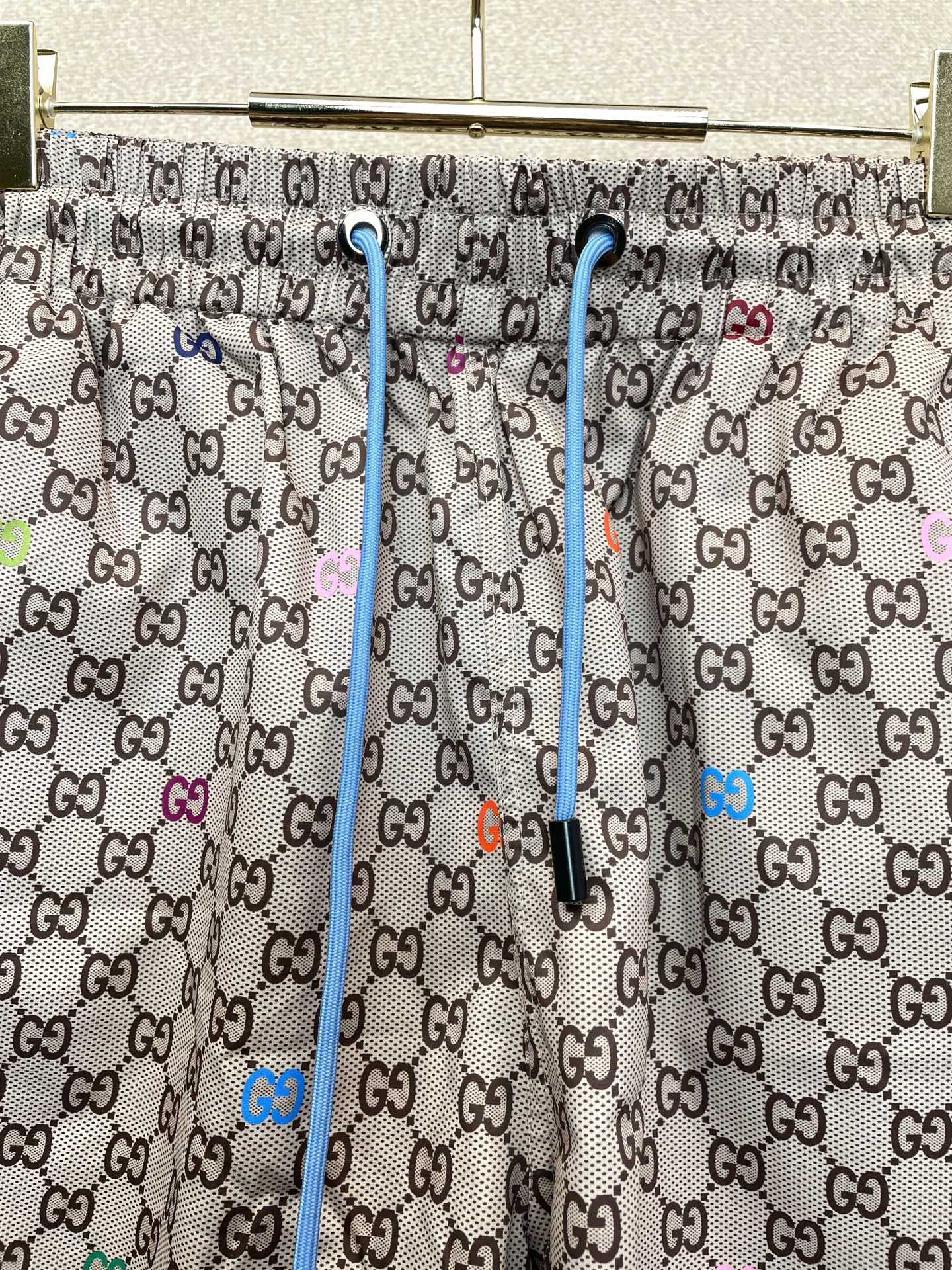 。Gucci古驰💥独家专供新款休闲短裤🩳高端版本！专柜定制面料 透气舒适度高，细节无可挑剔，品牌元素设计
