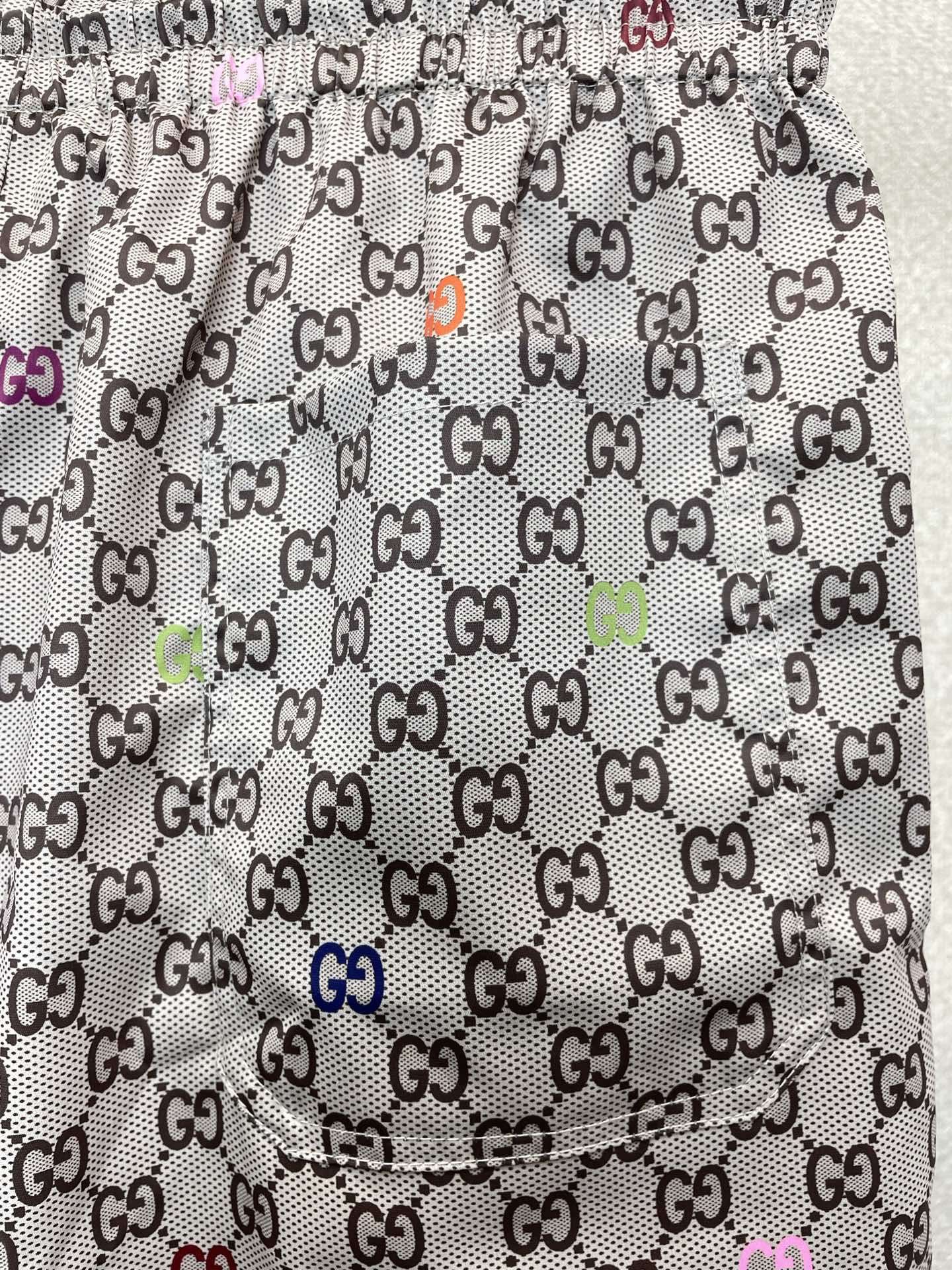 。Gucci古驰💥独家专供新款休闲短裤🩳高端版本！专柜定制面料 透气舒适度高，细节无可挑剔，品牌元素设计