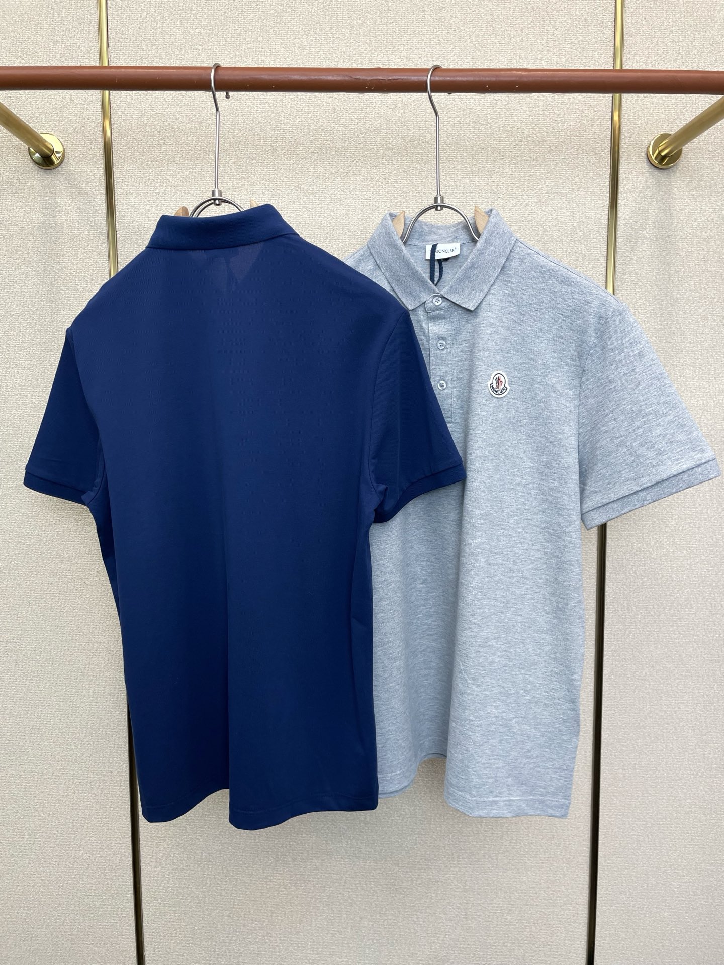 。Moncler蒙口💥独家专供新款休闲短袖 高端版本！专柜定制面料 透气舒适度高，细节无可挑剔，品牌元素