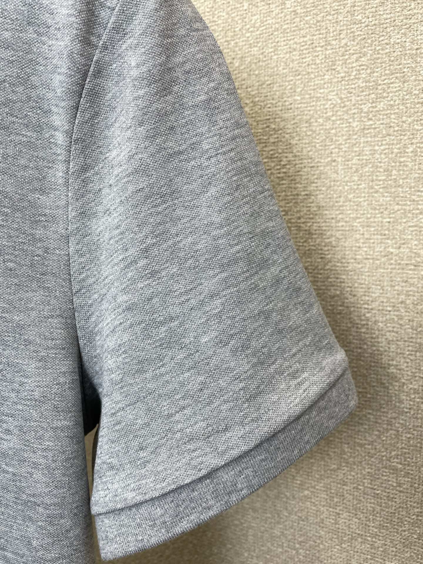 。Moncler蒙口💥独家专供新款休闲短袖 高端版本！专柜定制面料 透气舒适度高，细节无可挑剔，品牌元素