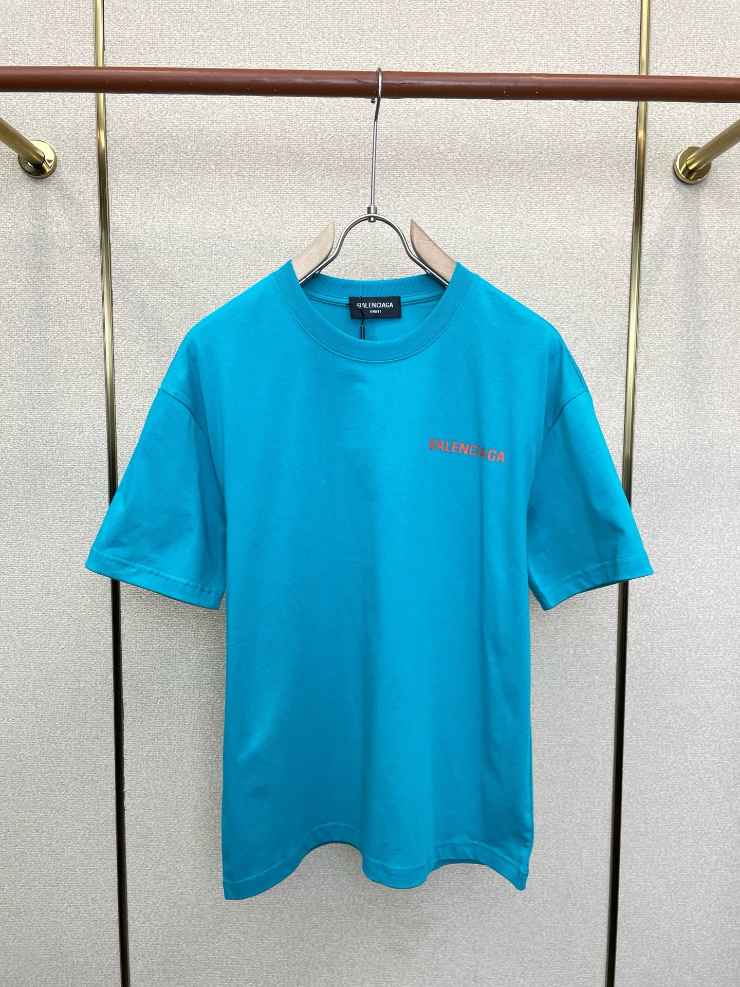。Balenciaga巴黎世家💥独家专供新款休闲短袖 高端版本！专柜定制面料 透气舒适度高，细节无可挑剔