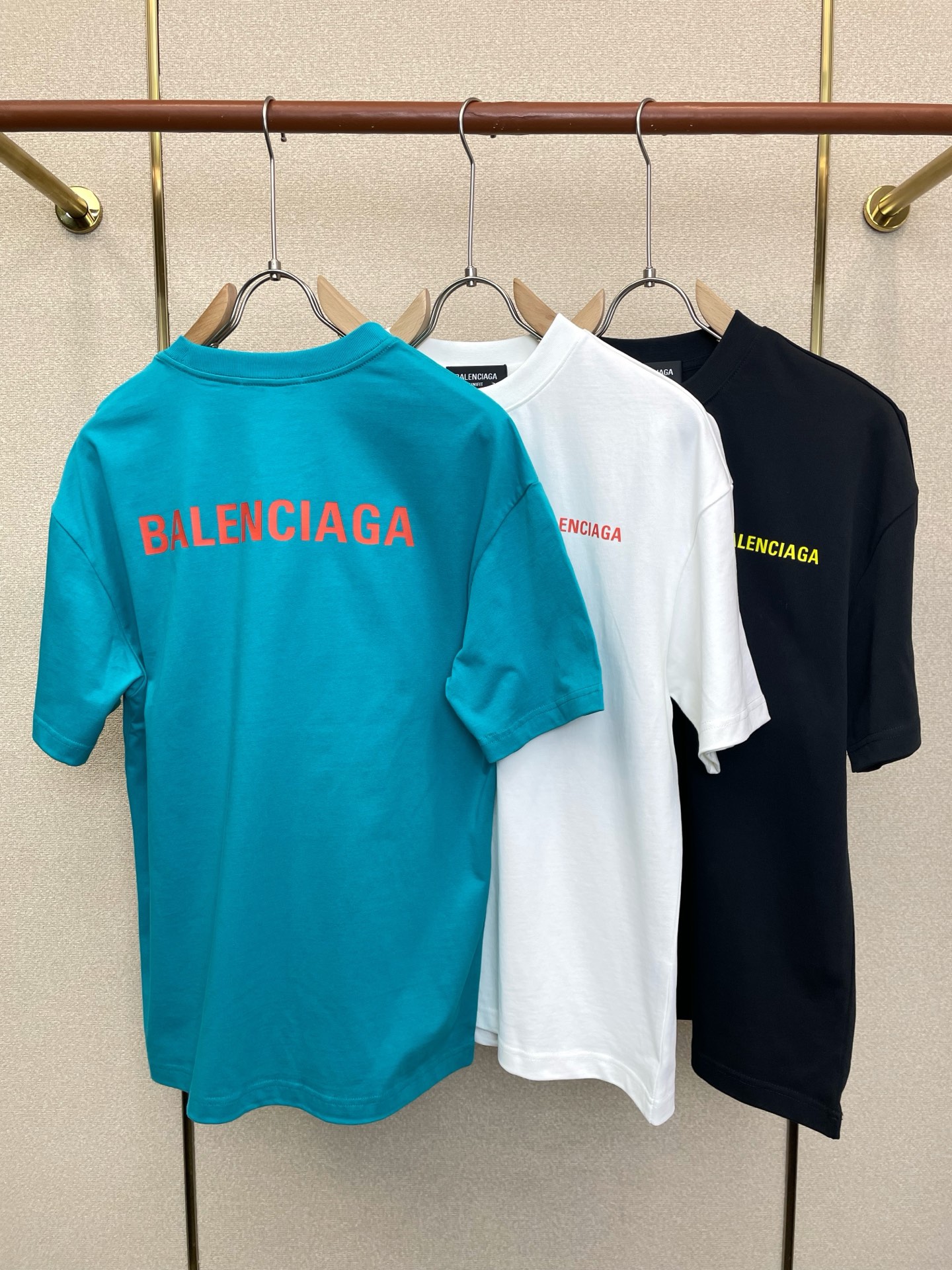 。Balenciaga巴黎世家💥独家专供新款休闲短袖 高端版本！专柜定制面料 透气舒适度高，细节无可挑剔
