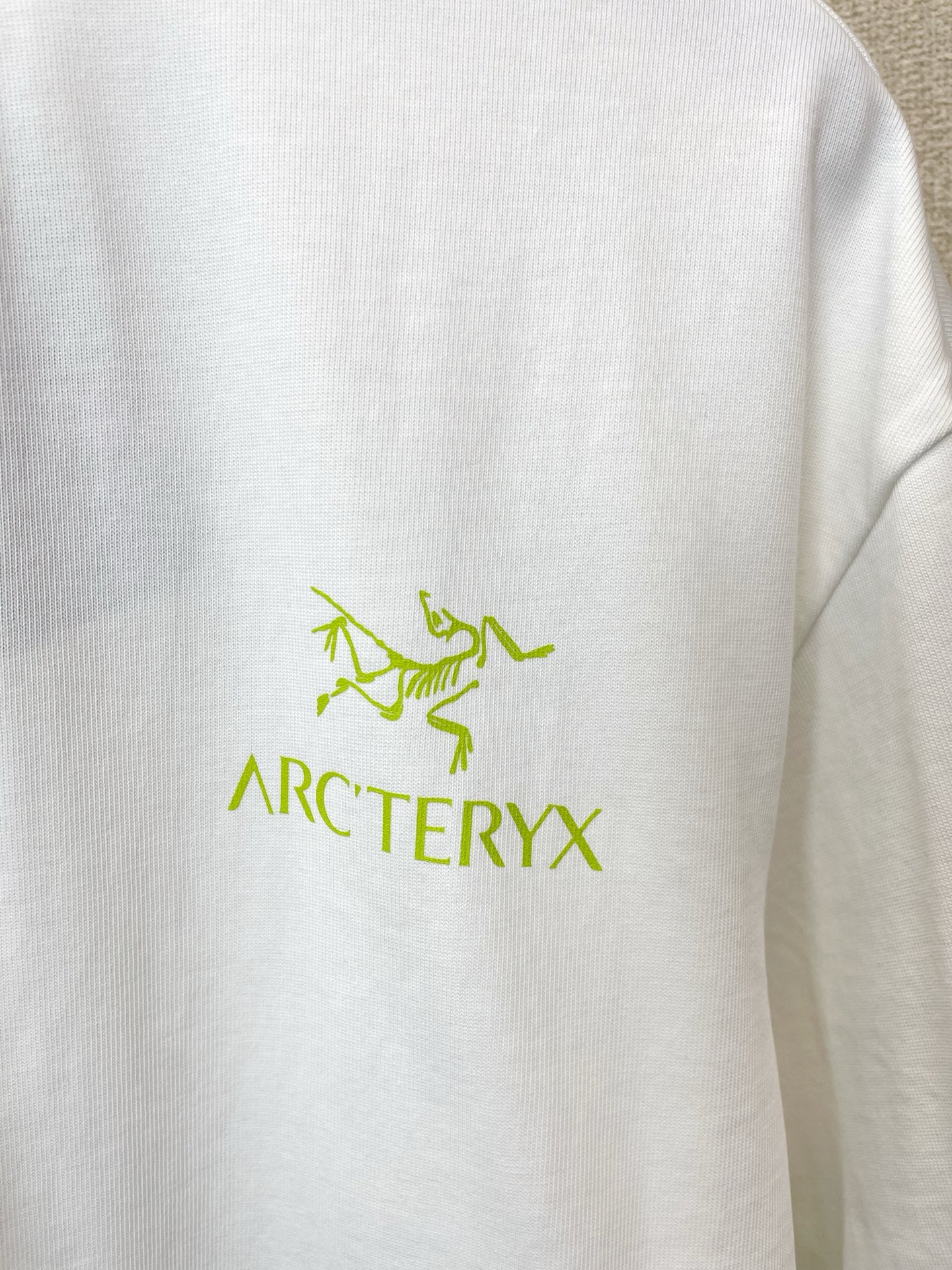 。Arc’teryx始祖鸟💥独家专供新款休闲短袖 高端版本！专柜定制面料 透气舒适度高，细节无可挑剔，品